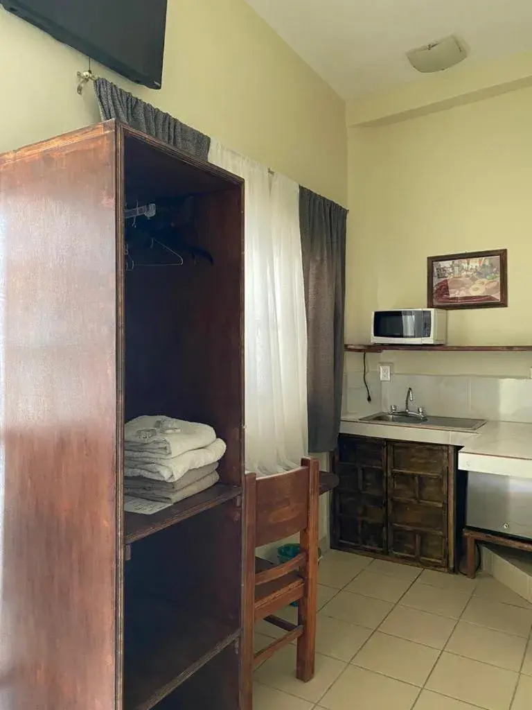 Family Room - single occupancy in Hotel Doña Chela En Calvillo Family Room - single occupancy in Hotel Doña Chela En Calvillo