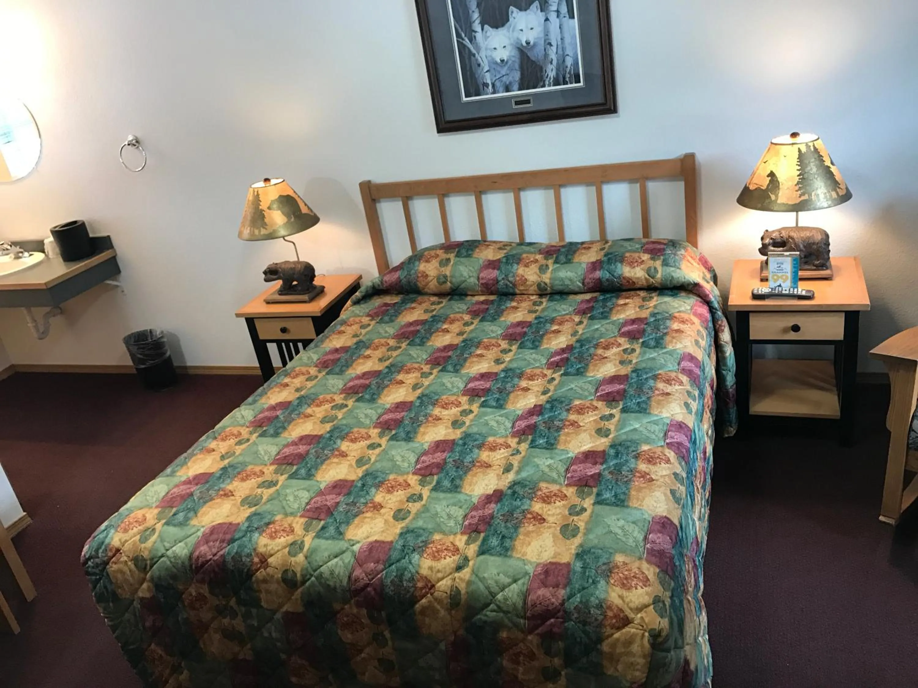 Bed in Harborview Inn