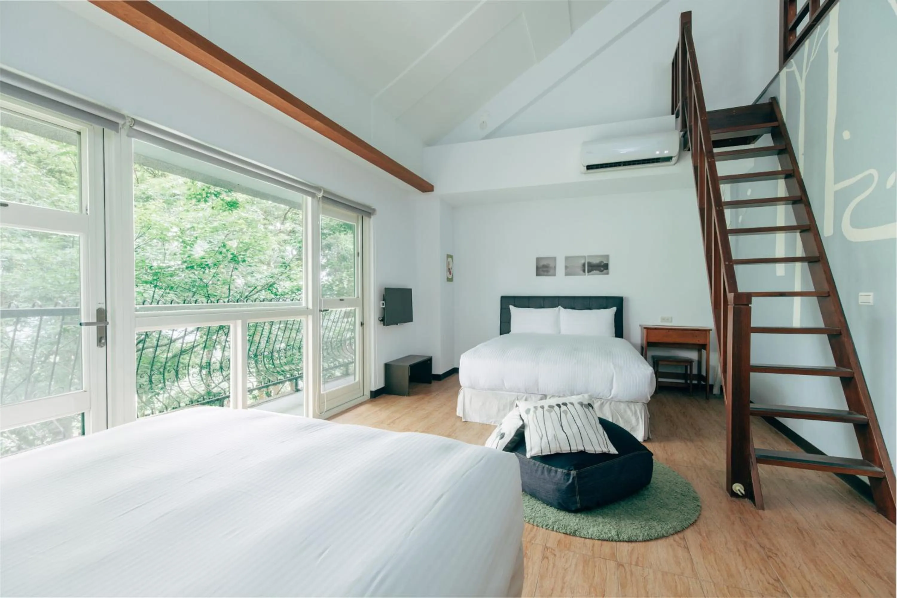 Breakfast, Bed in Green Wave Sanyi BY REINDEER