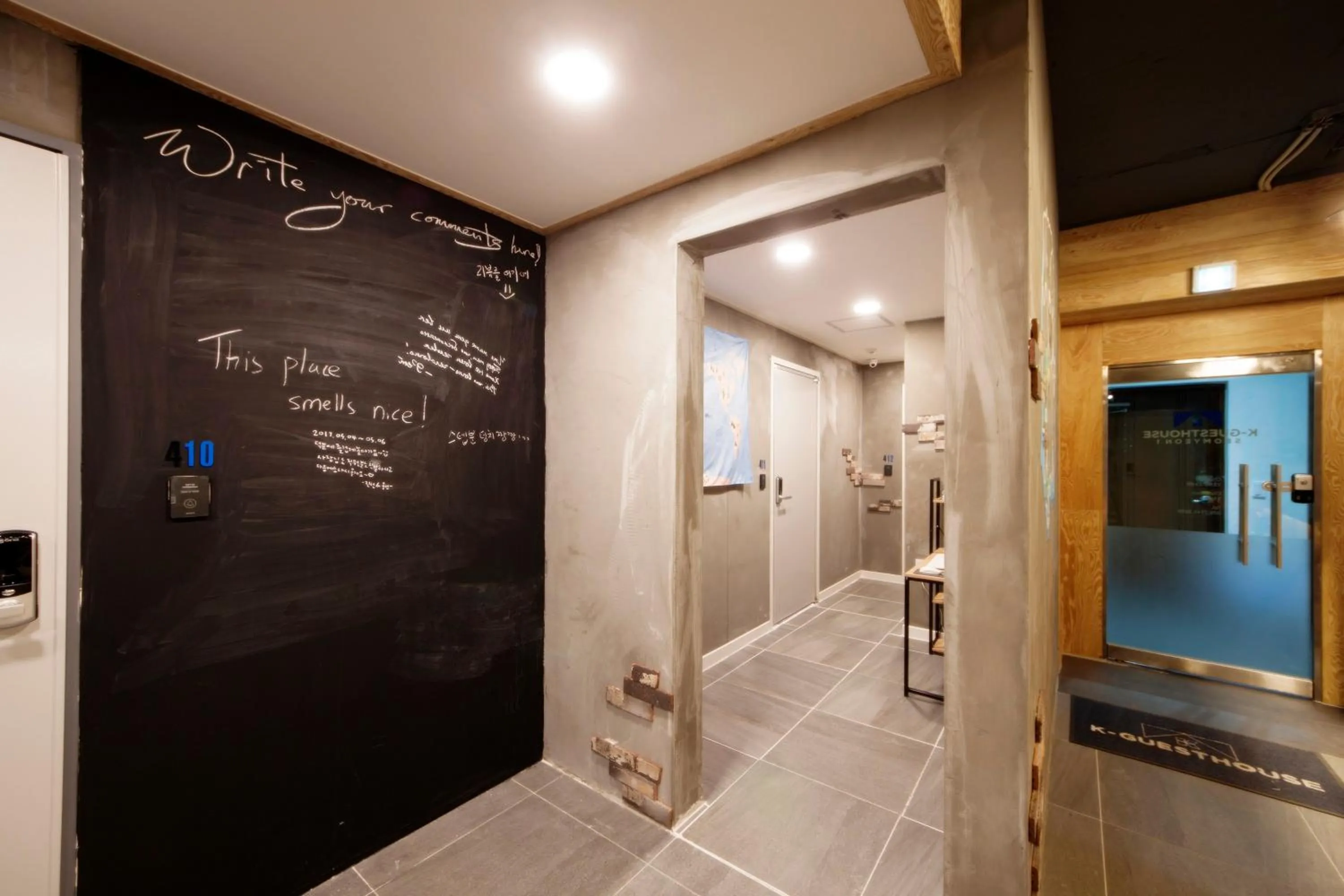 Communal lounge/ TV room in K-Guesthouse Seomyeon 1