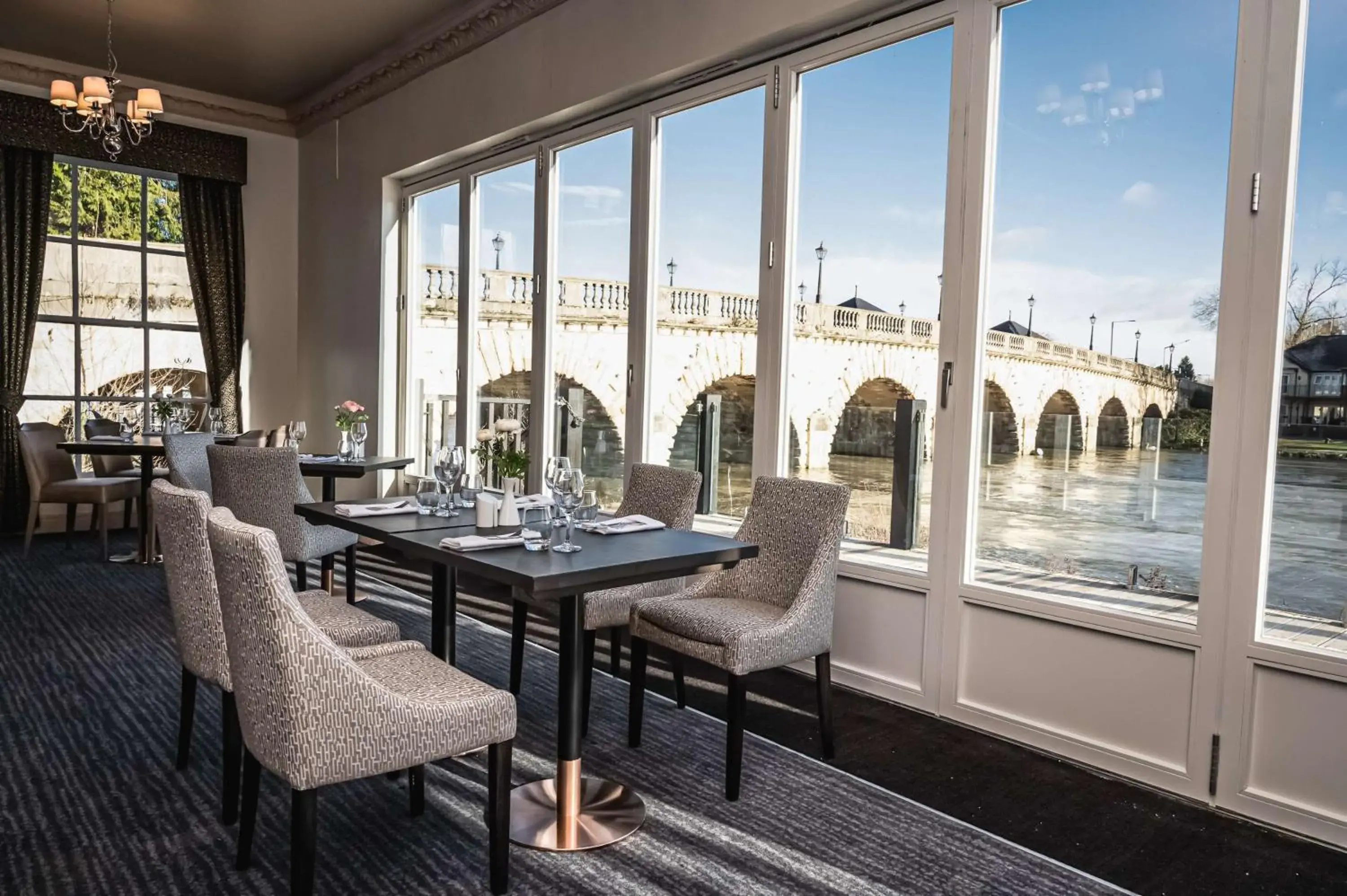 Restaurant/places to eat in Thames Riviera Hotel, Sure Hotel Collection by Best Western Restaurant/places to eat in Thames Riviera Hotel, Sure Hotel Collection by Best Western