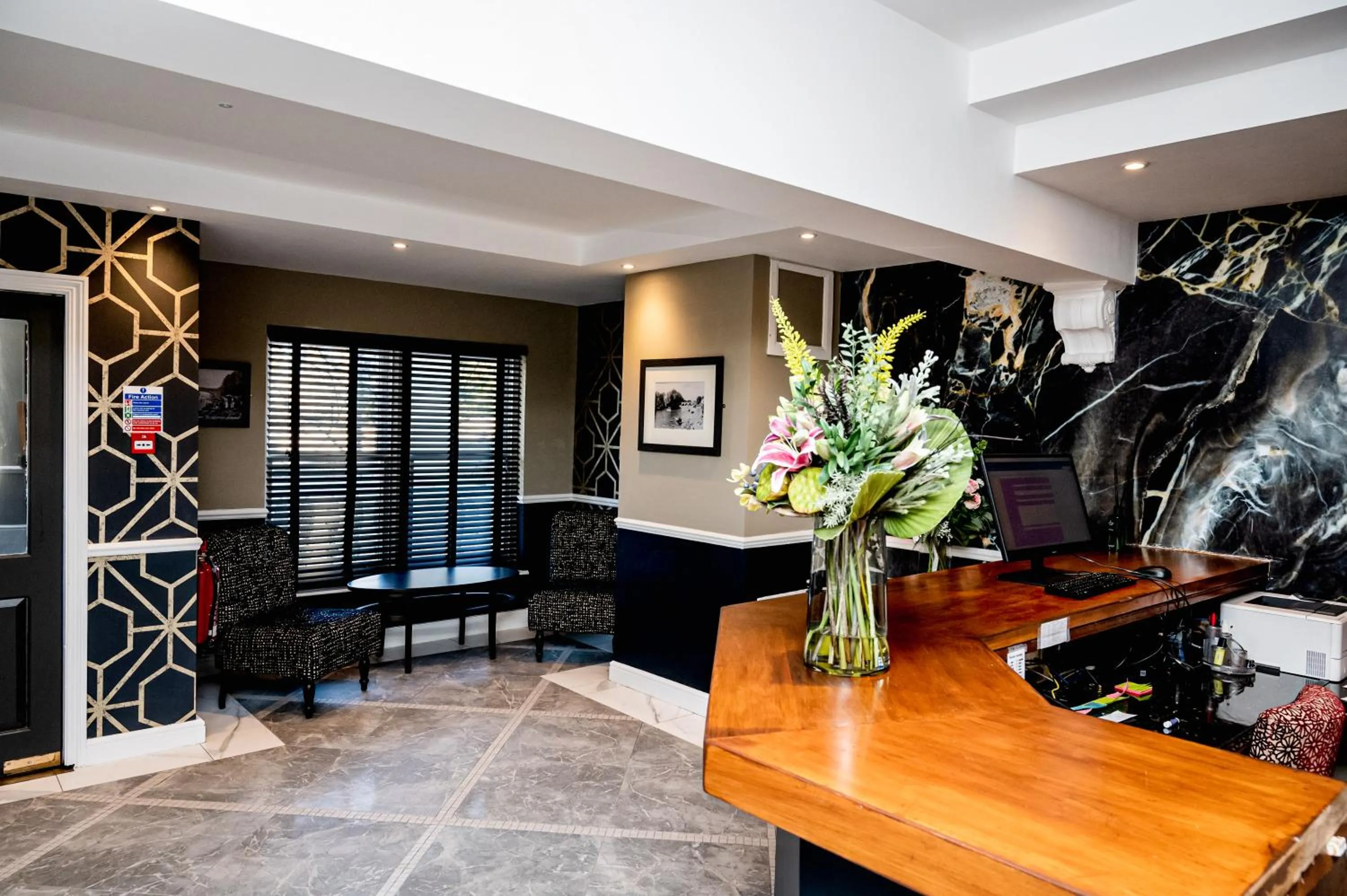Lobby or reception in Thames Riviera Hotel, Sure Hotel Collection by Best Western