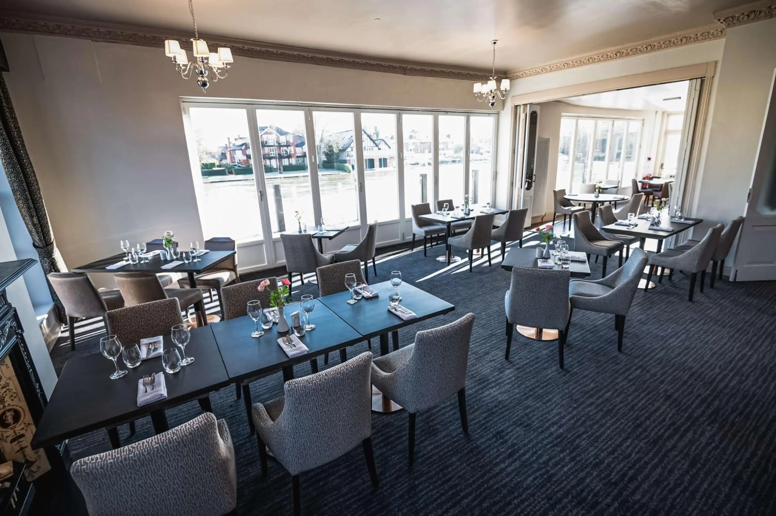 Restaurant/places to eat in Thames Riviera Hotel, Sure Hotel Collection by Best Western
