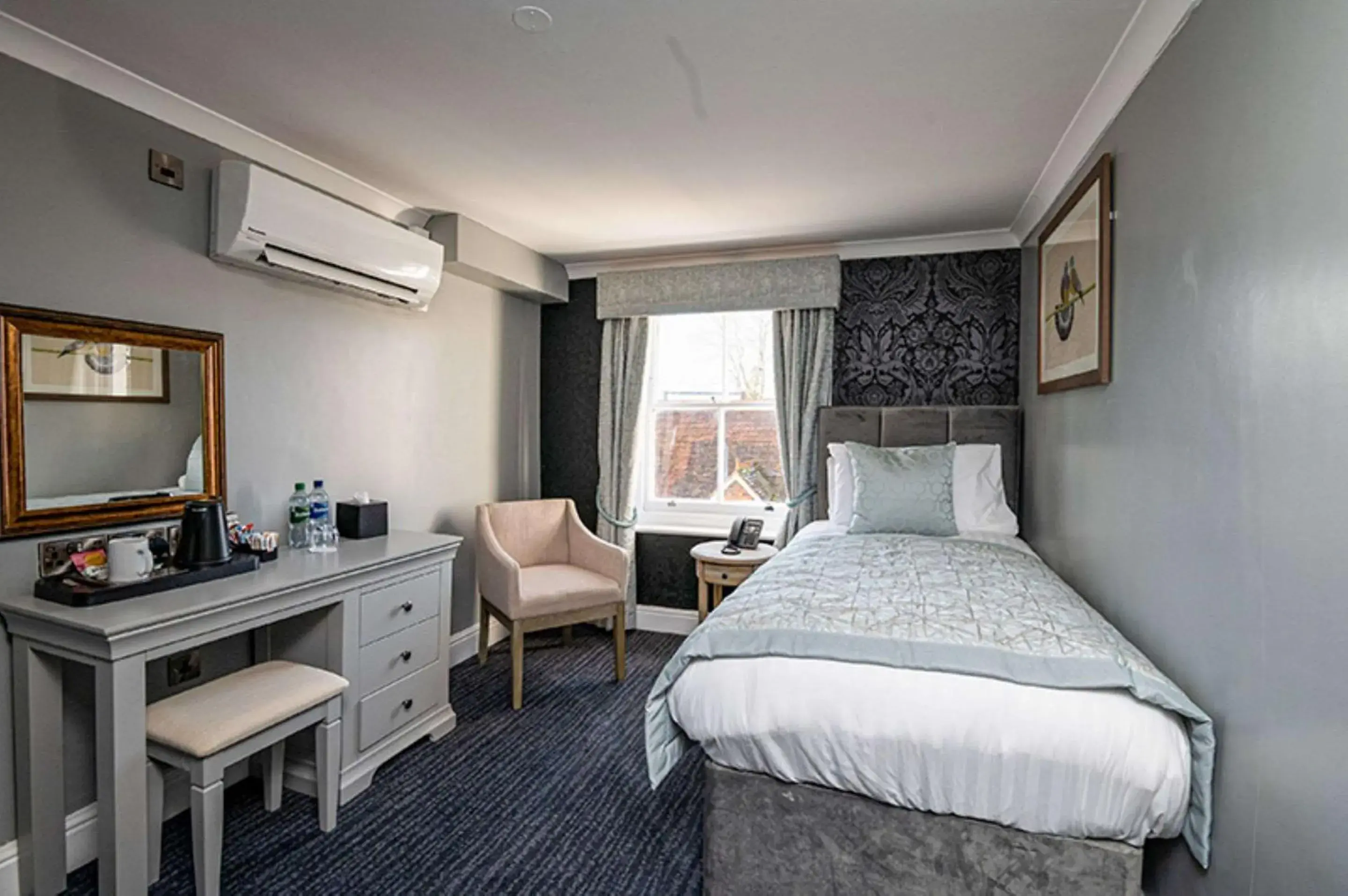 Bedroom, Bed in Thames Riviera Hotel, Sure Hotel Collection by Best Western Bedroom, Bed in Thames Riviera Hotel, Sure Hotel Collection by Best Western
