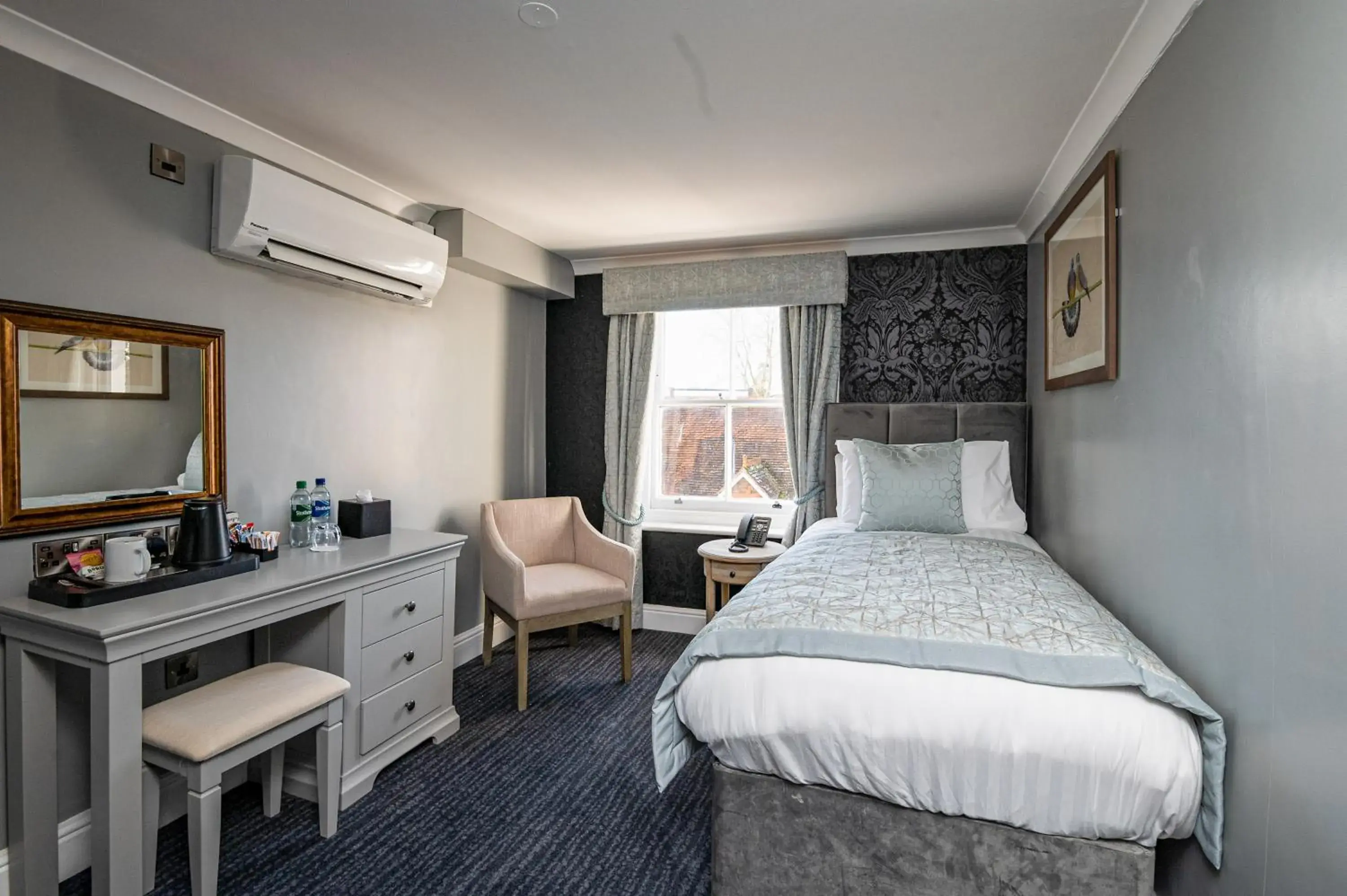 Bedroom, Bed in Thames Riviera Hotel, Sure Hotel Collection by Best Western Bedroom, Bed in Thames Riviera Hotel, Sure Hotel Collection by Best Western