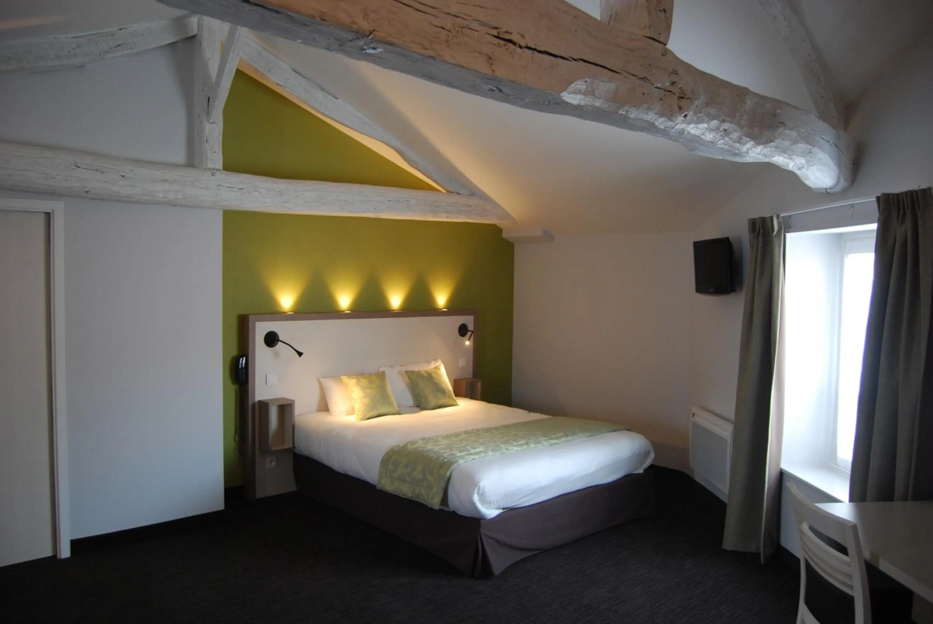 Photo of the whole room, Bed in Domaine Le Martinet, The Originals Relais