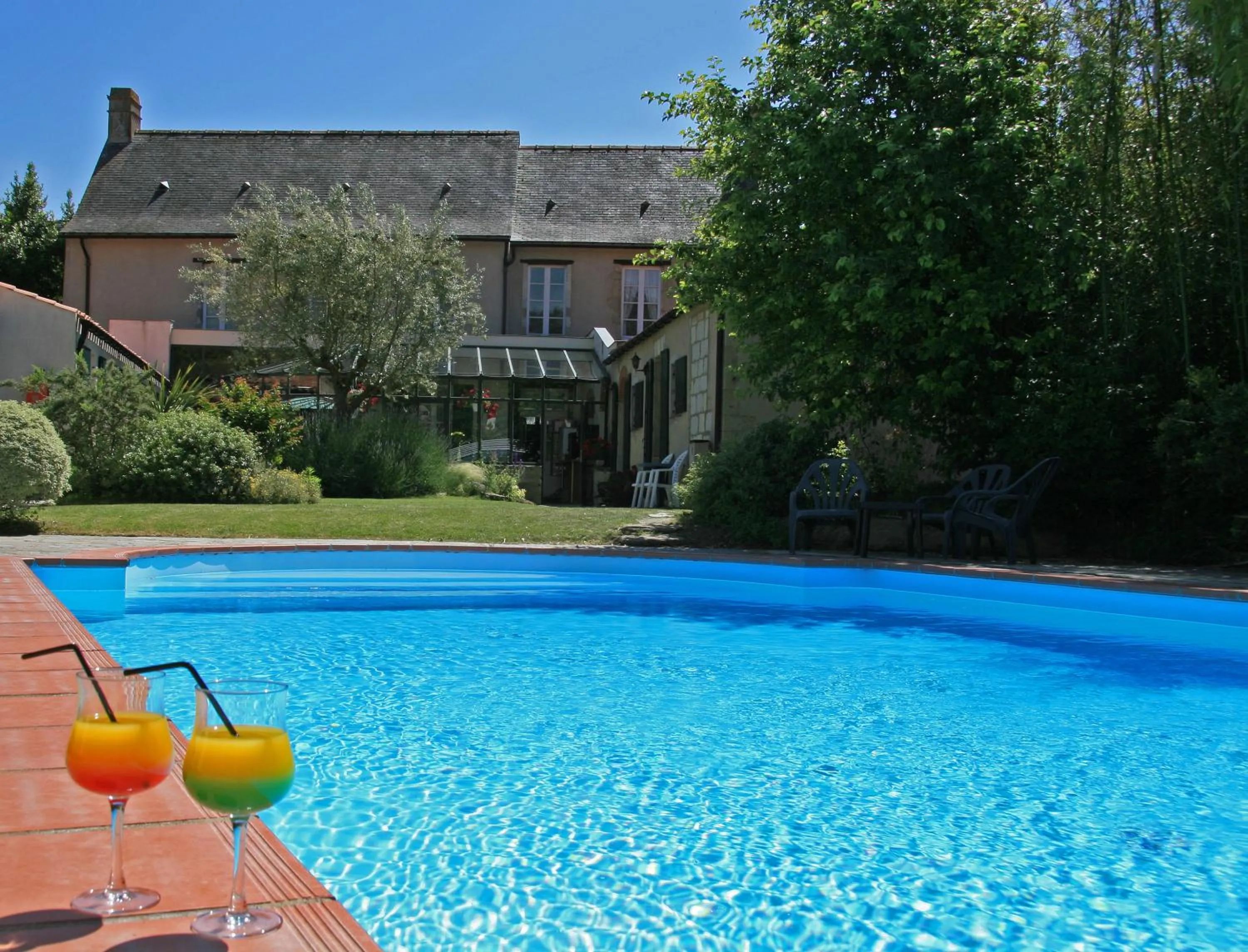 Pool view in Domaine Le Martinet, The Originals Relais