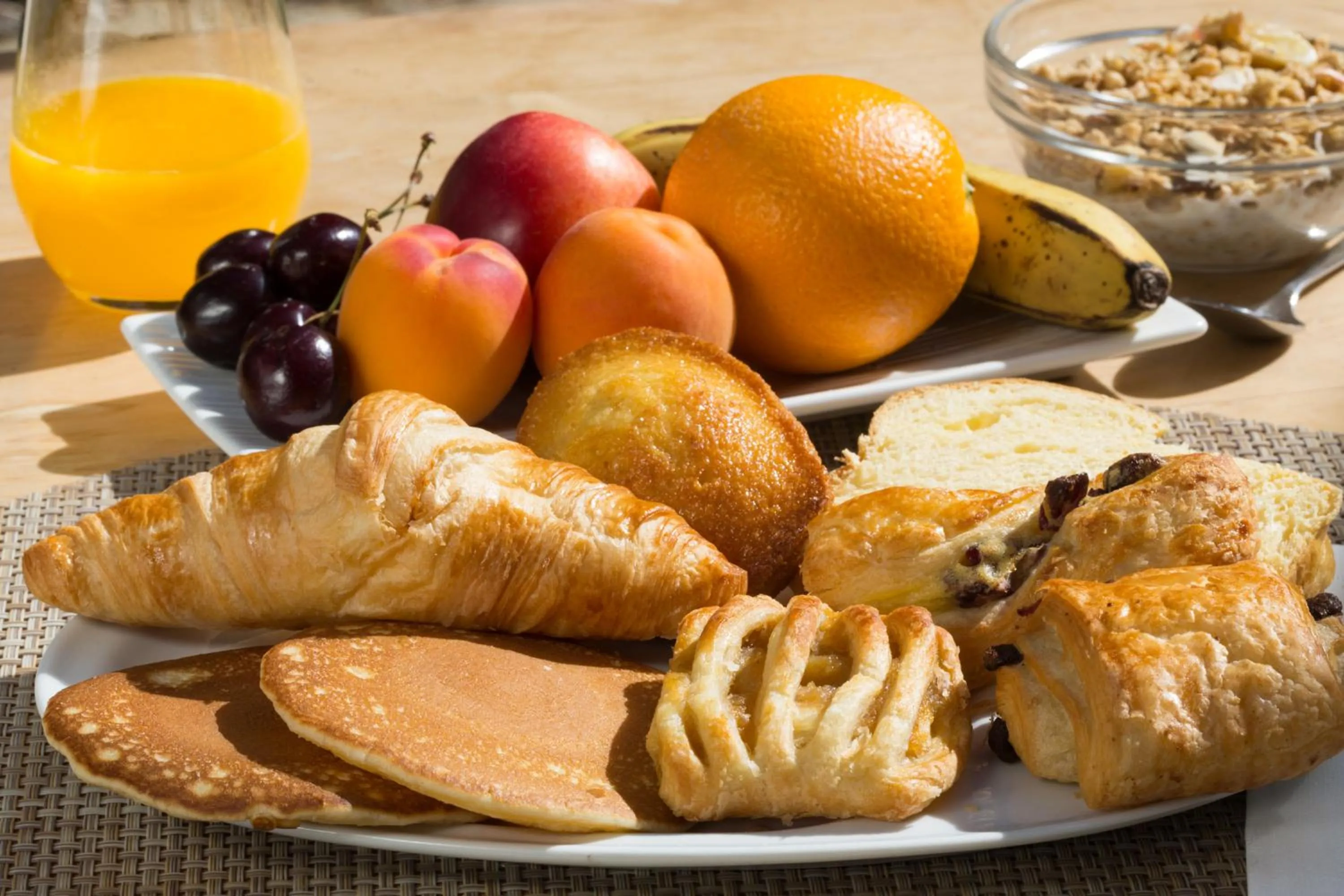 Buffet breakfast in Domaine Le Martinet, The Originals Relais