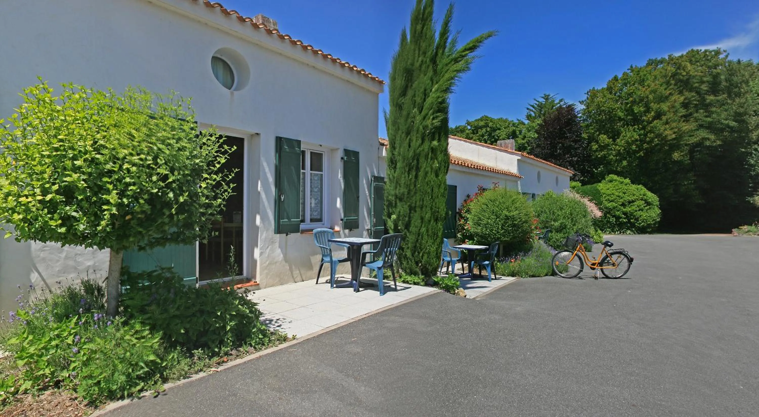 Facade/entrance in Domaine Le Martinet, The Originals Relais