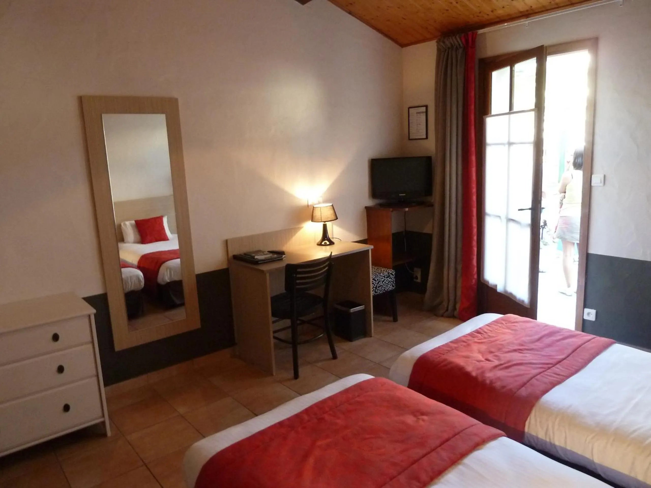 Bed in Domaine Le Martinet, The Originals Relais