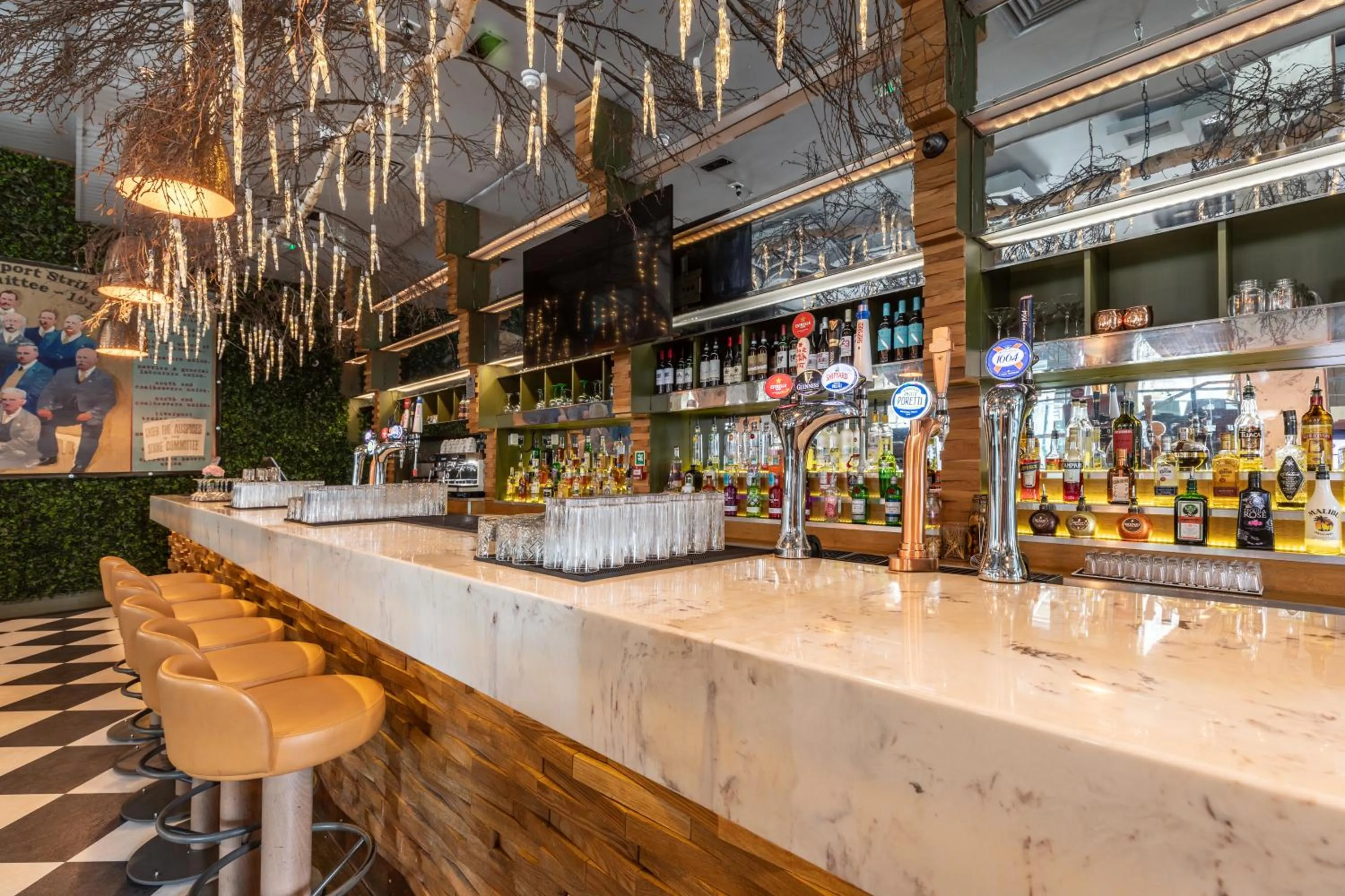 Lounge or bar in The Sir Thomas Hotel