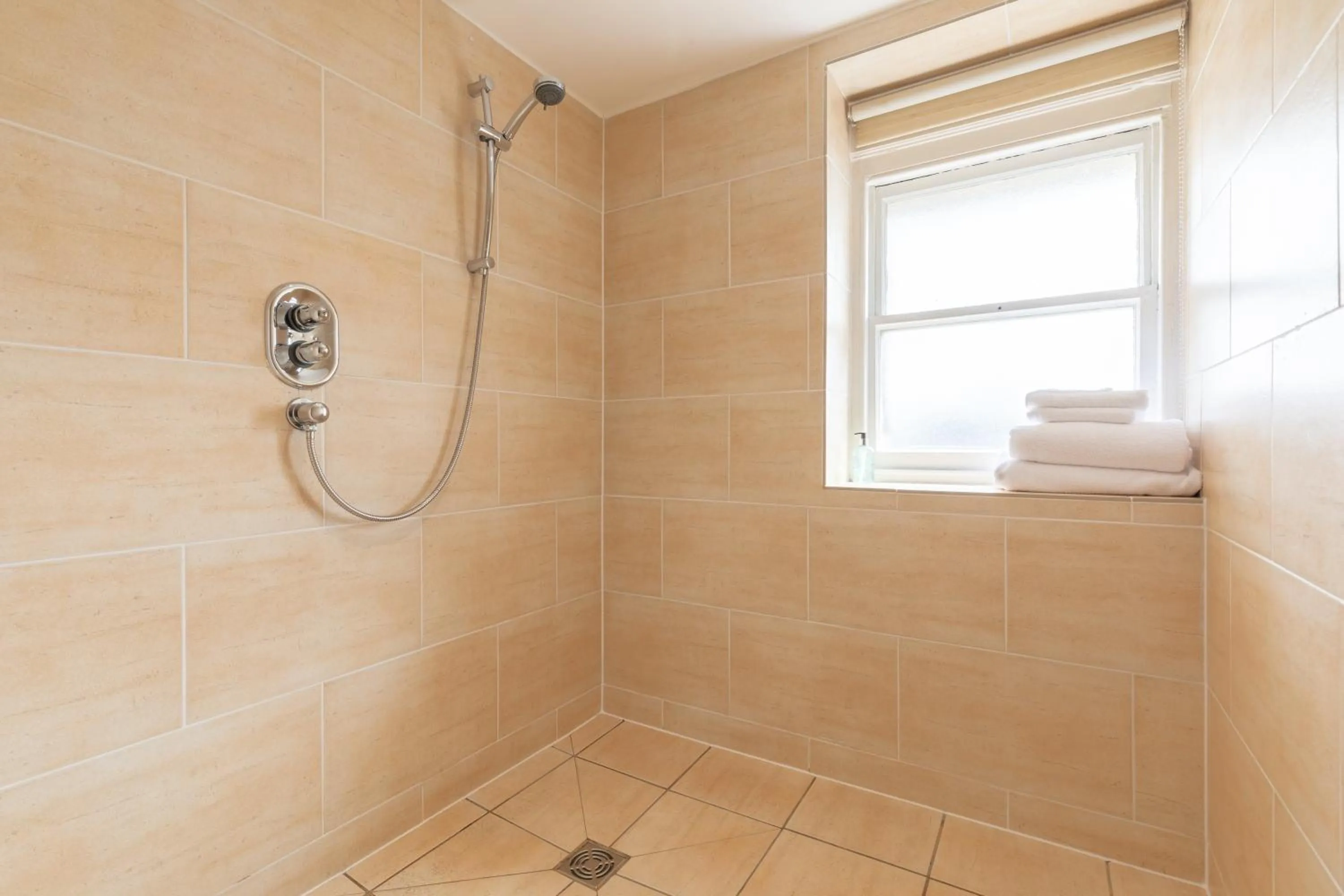 Shower in The Sir Thomas Hotel