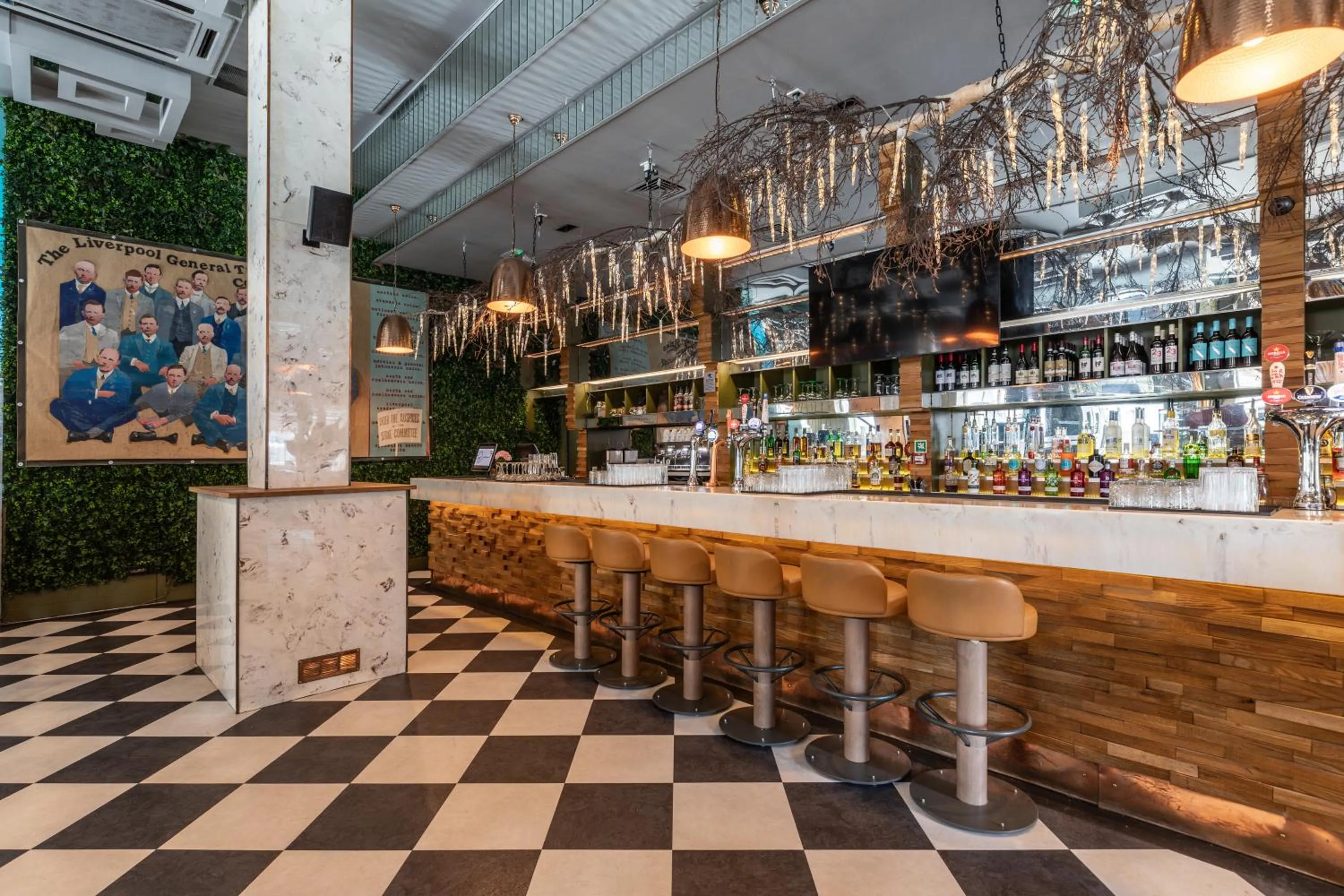 Lounge or bar in The Sir Thomas Hotel