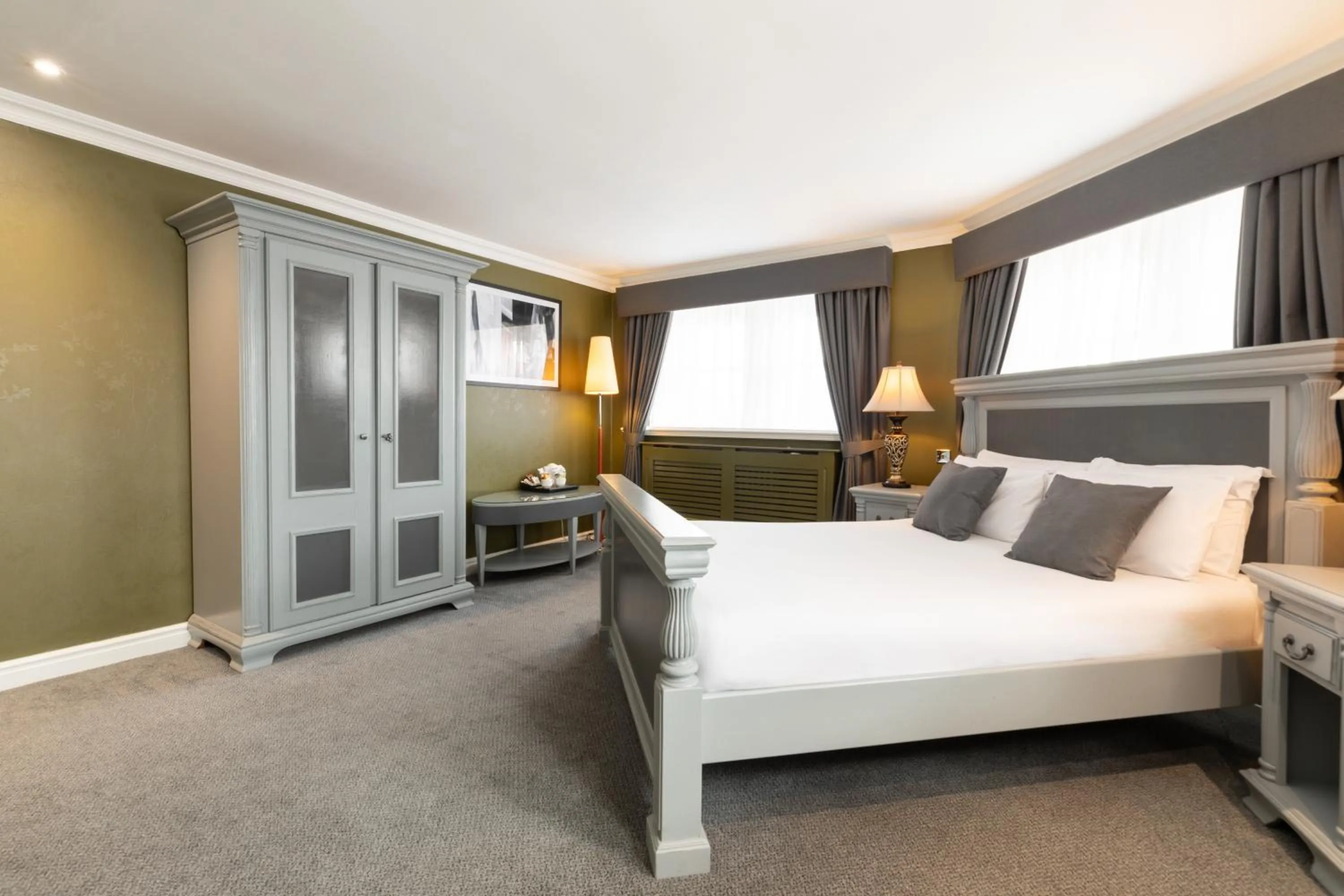 Bed in The Sir Thomas Hotel