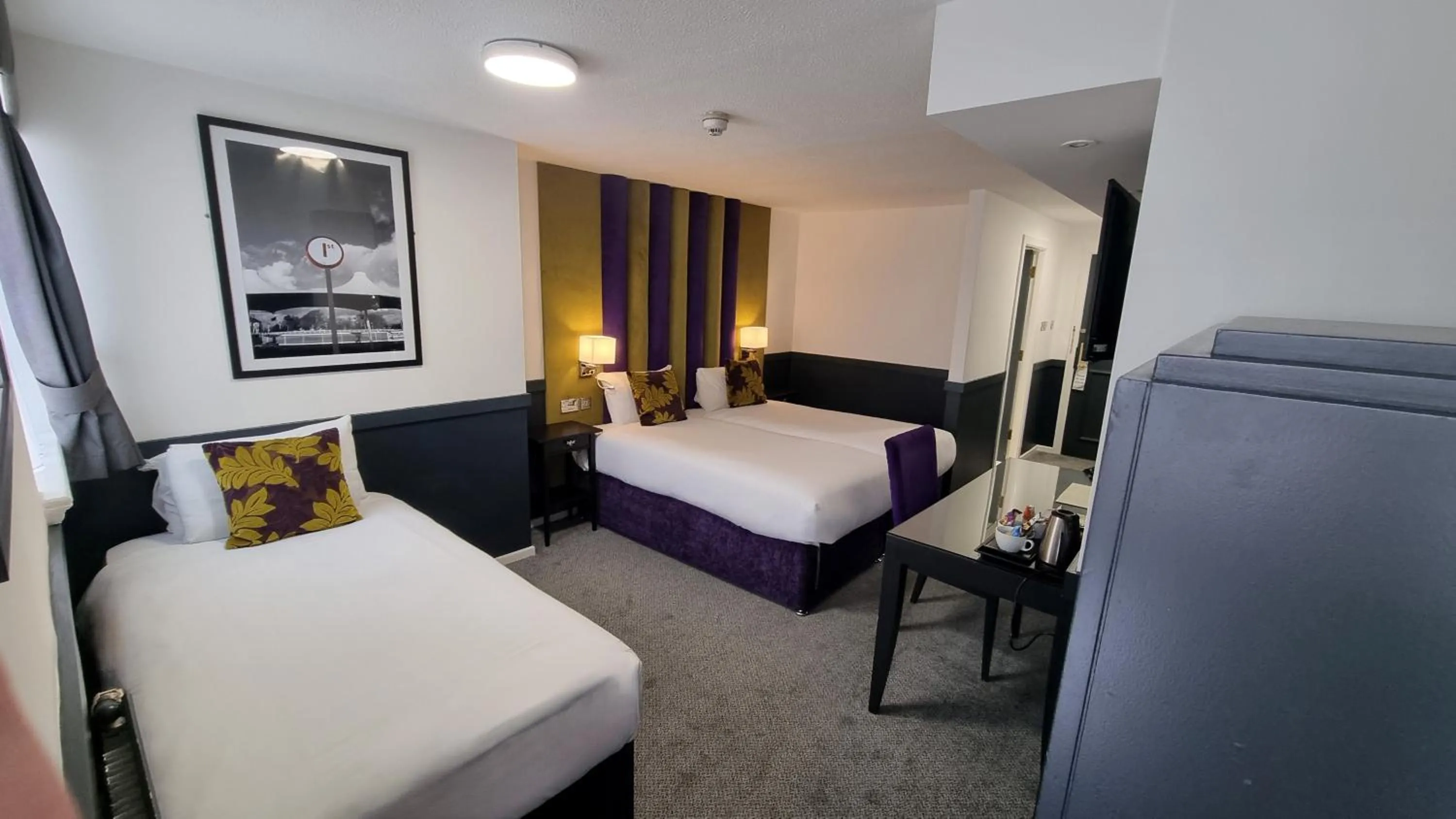 Bed in The Sir Thomas Hotel