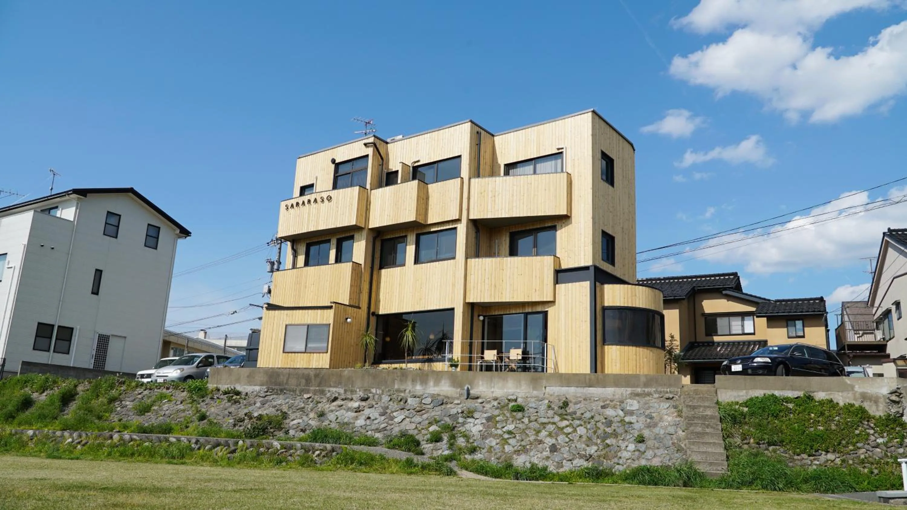 Facade/entrance in sararaso
