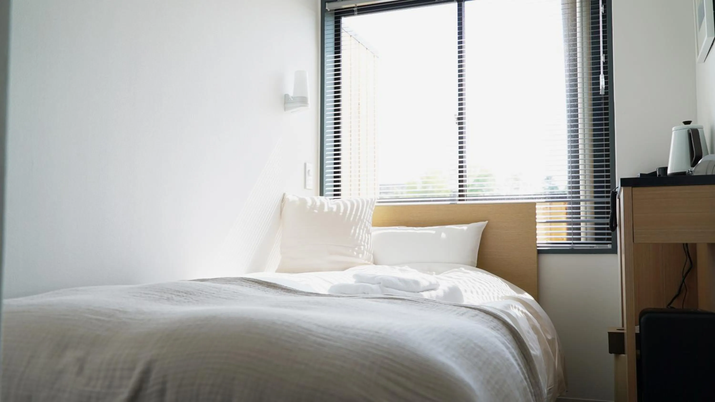 Photo of the whole room, Bed in sararaso