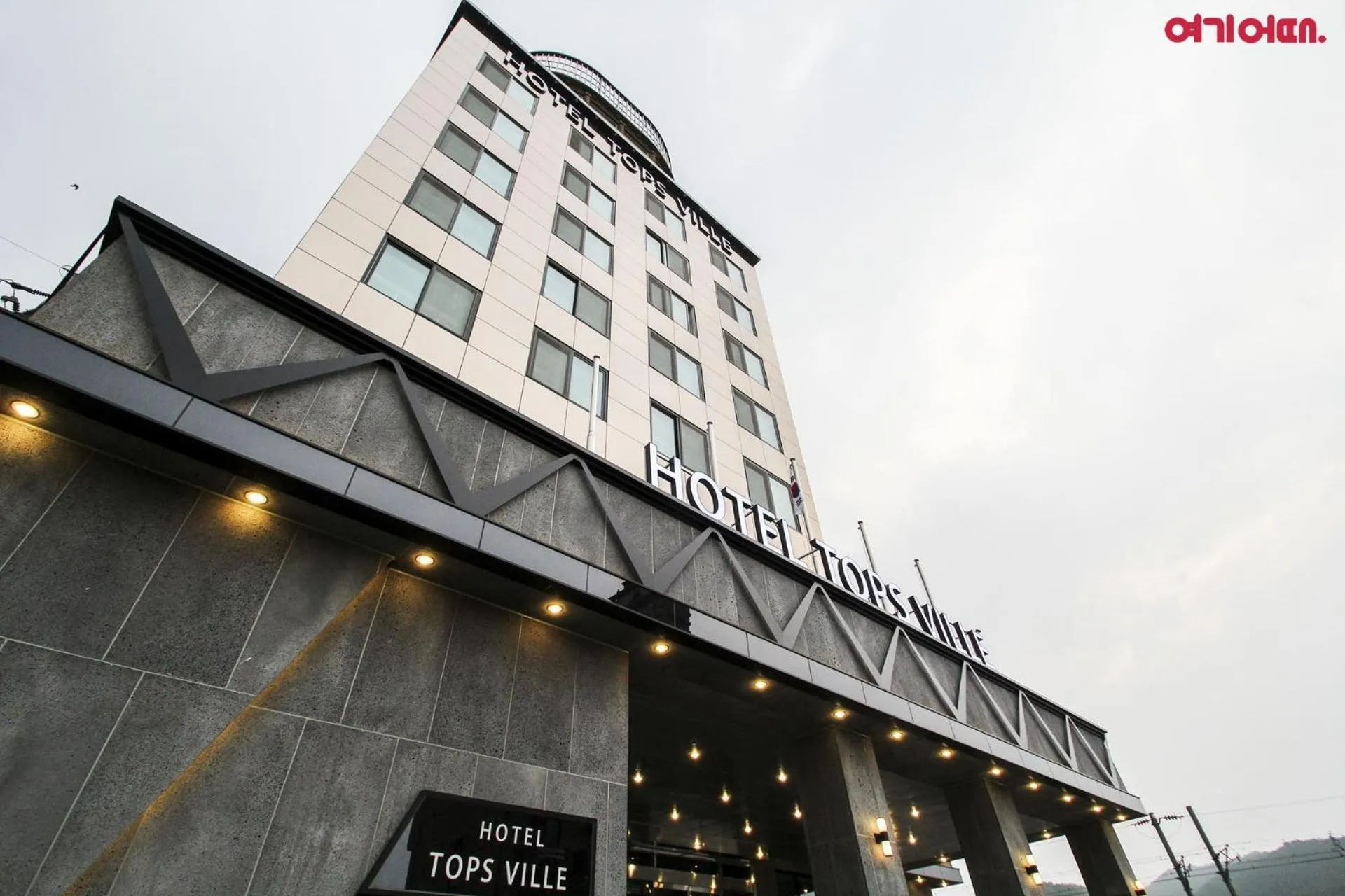 Property building in Hotel TopsVille