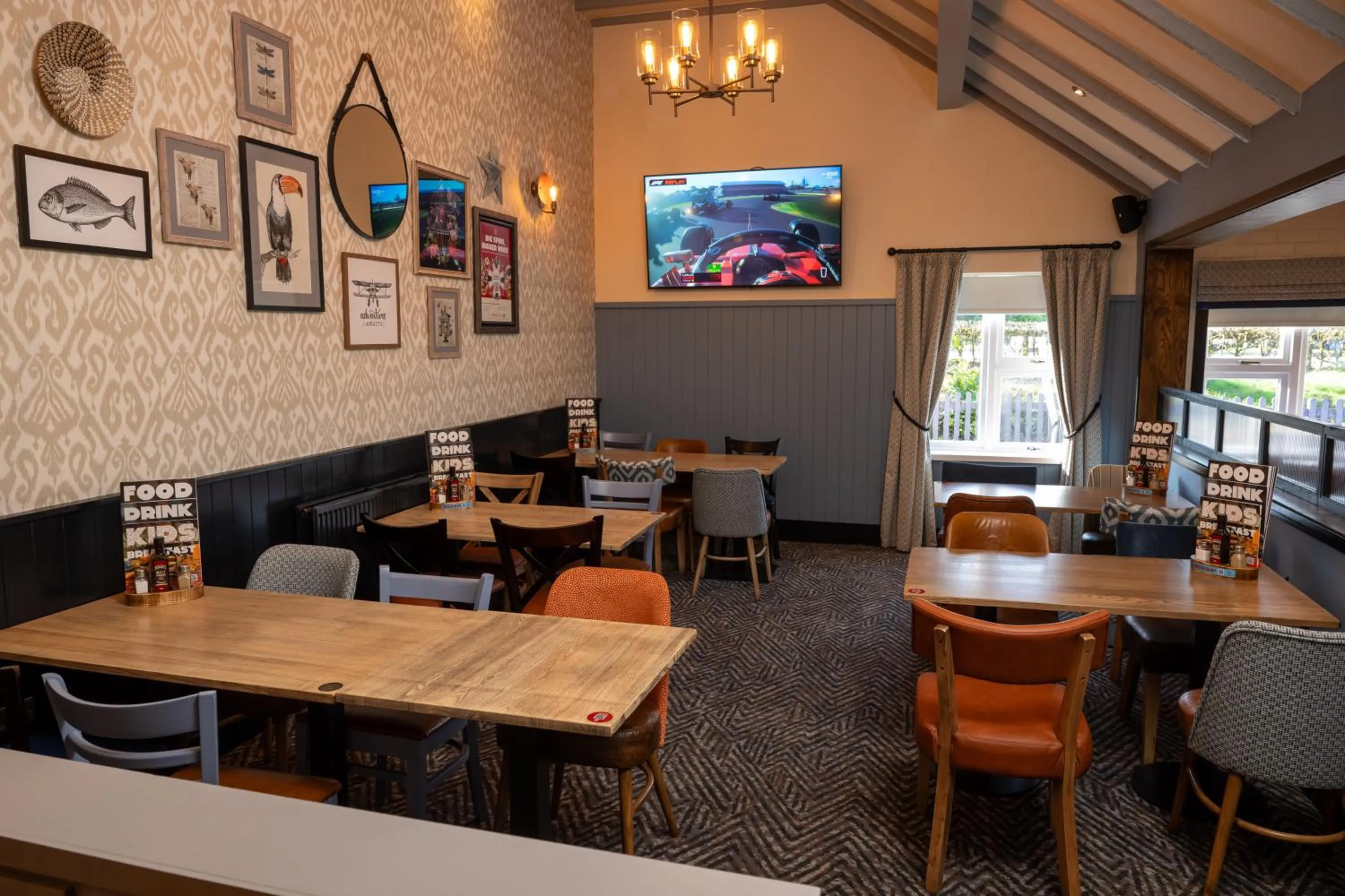 Restaurant/places to eat in Weathervane Hotel by Greene King Inns