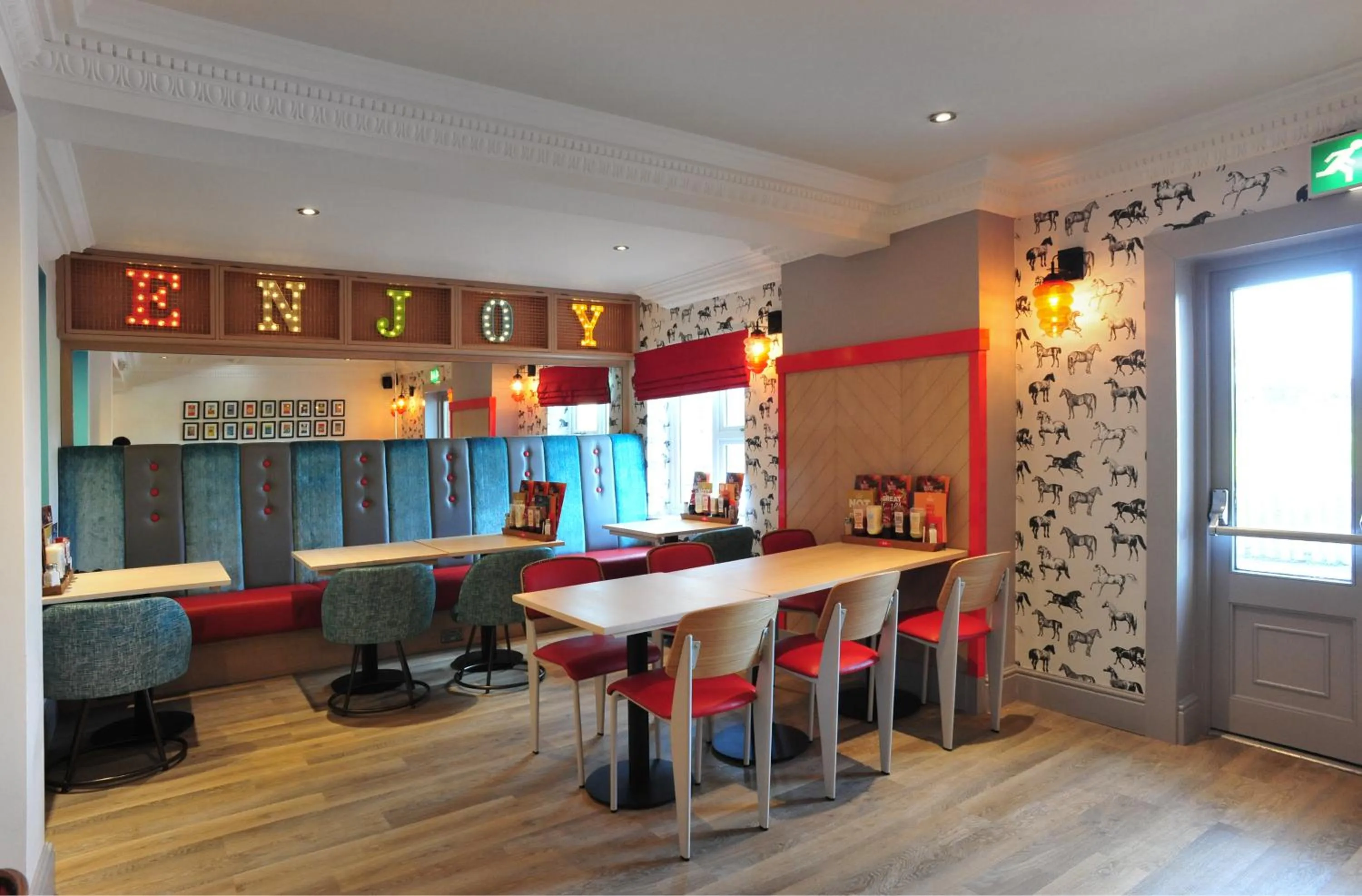 Restaurant/places to eat in Weathervane Hotel by Greene King Inns