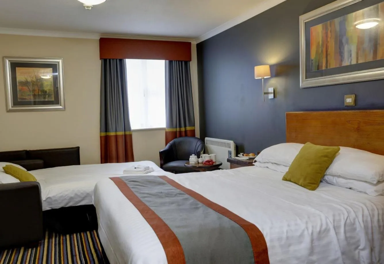 Bedroom, Bed in Weathervane Hotel by Greene King Inns