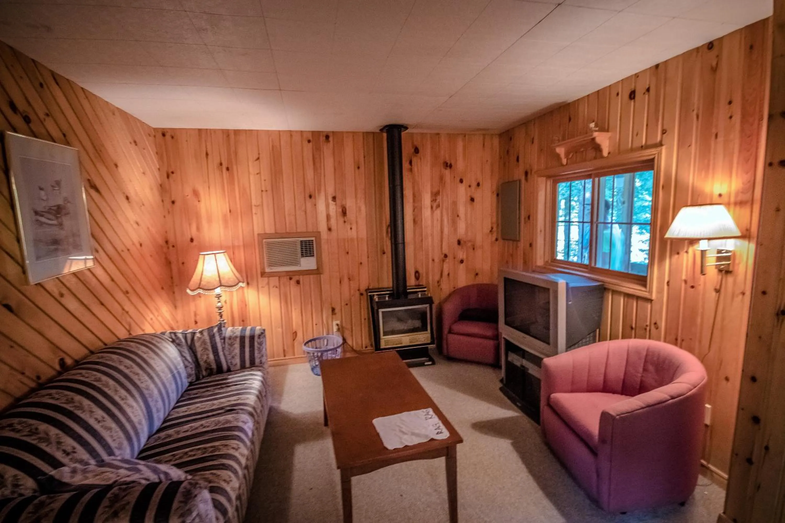TV and multimedia in High Falls Bay Cottages, Camping & Waterpark