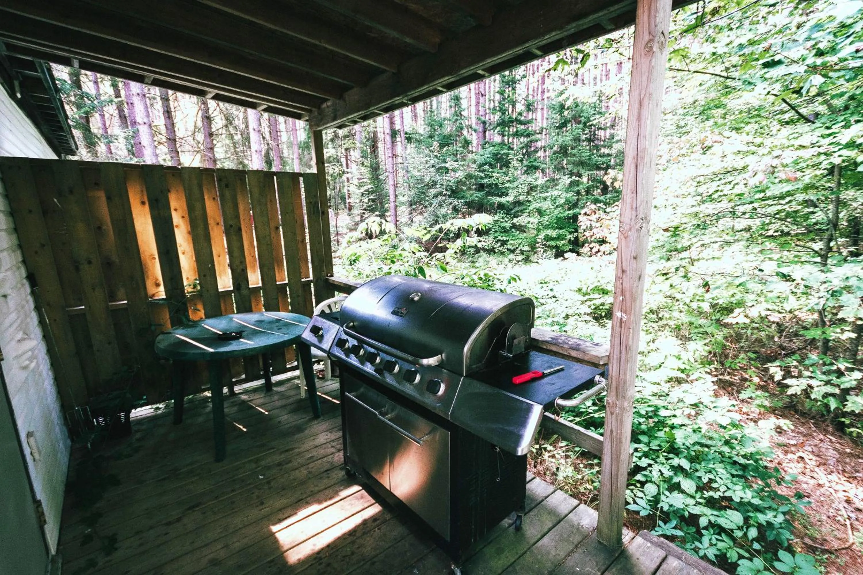 BBQ facilities in High Falls Bay Cottages, Camping & Waterpark