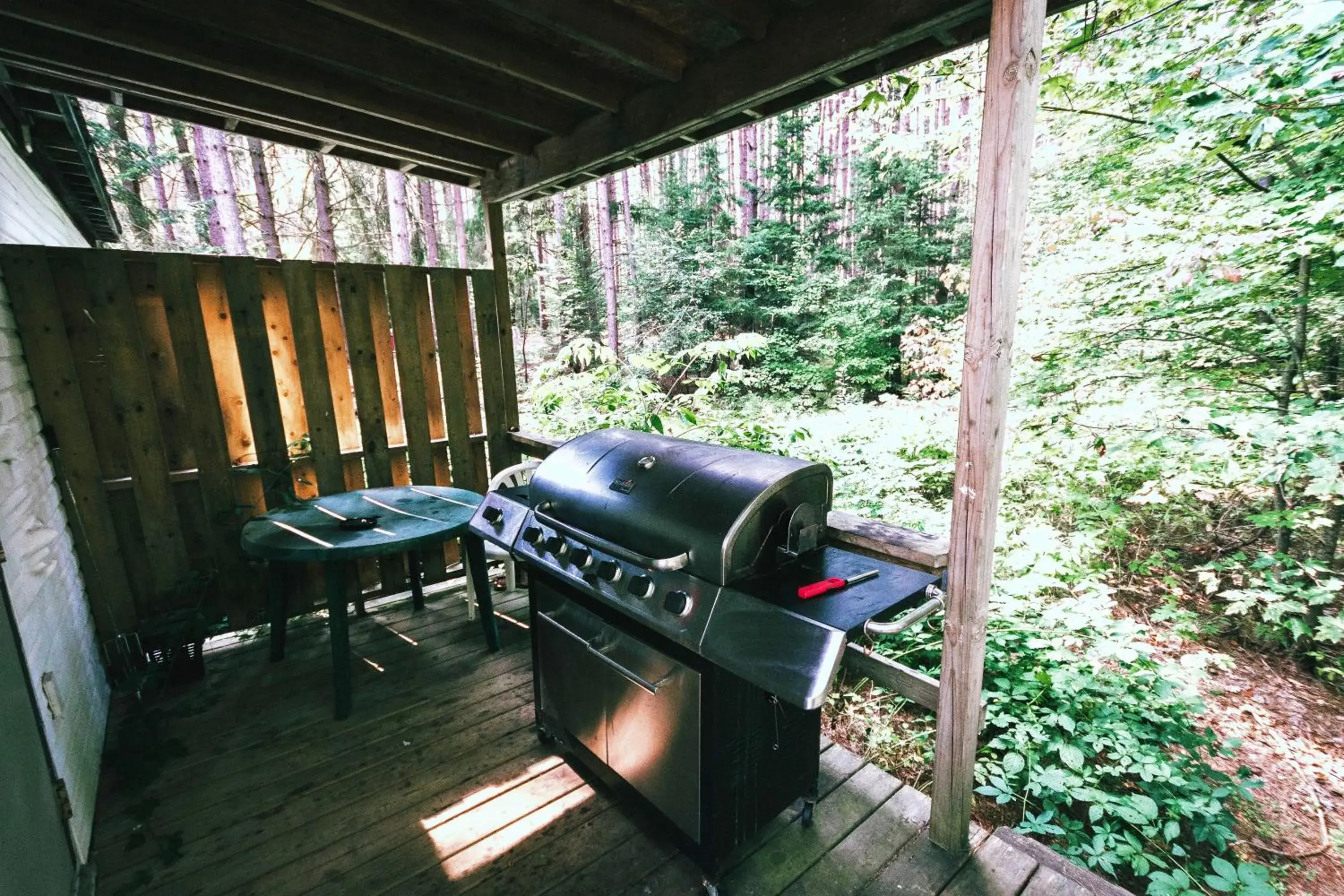 BBQ Facilities in High Falls Bay Cottages, Camping & Waterpark