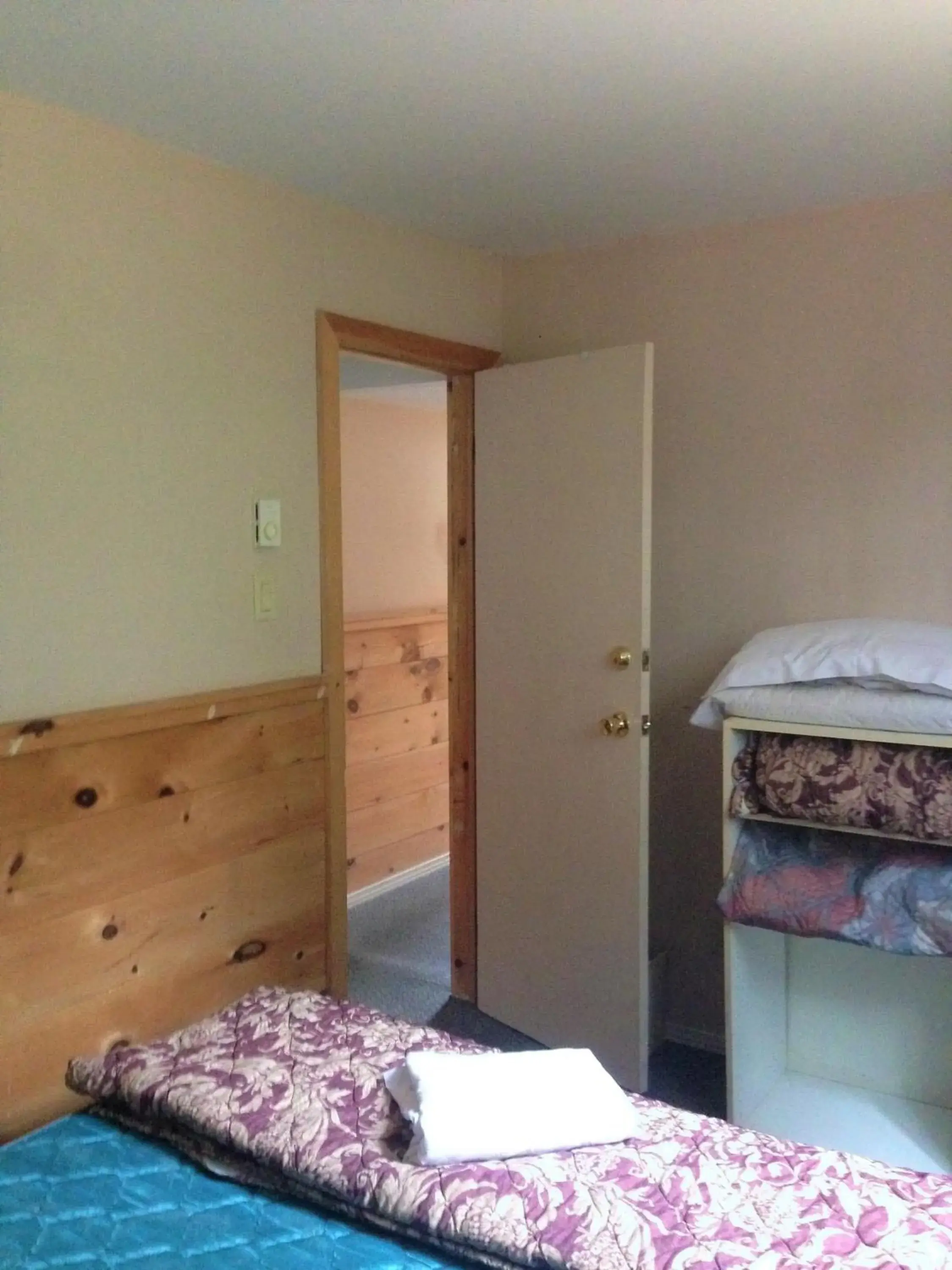 Photo of the whole room, Bunk Bed in High Falls Bay Cottages, Camping & Waterpark