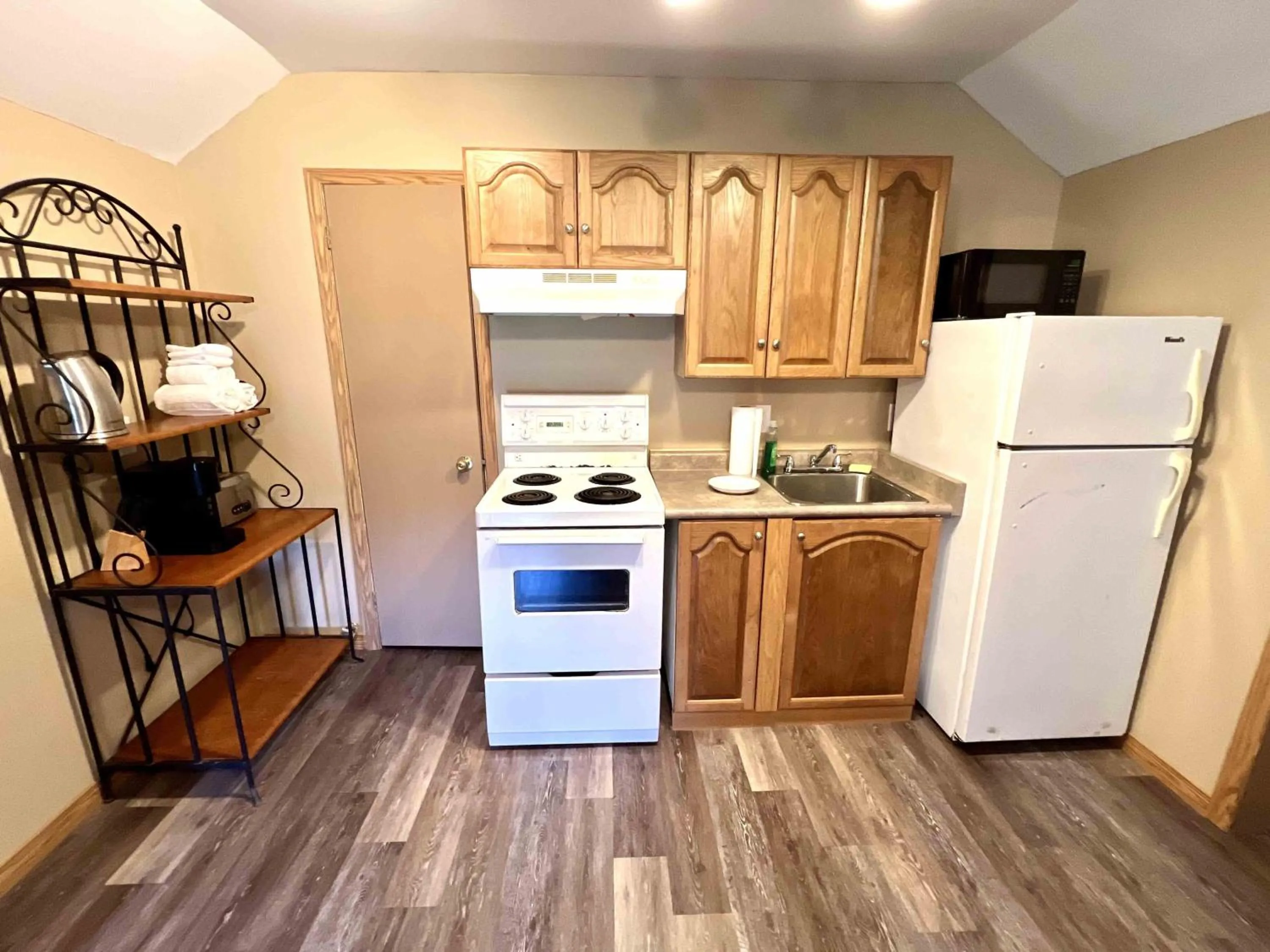 High Falls Bay Cottages, Camping & Waterpark