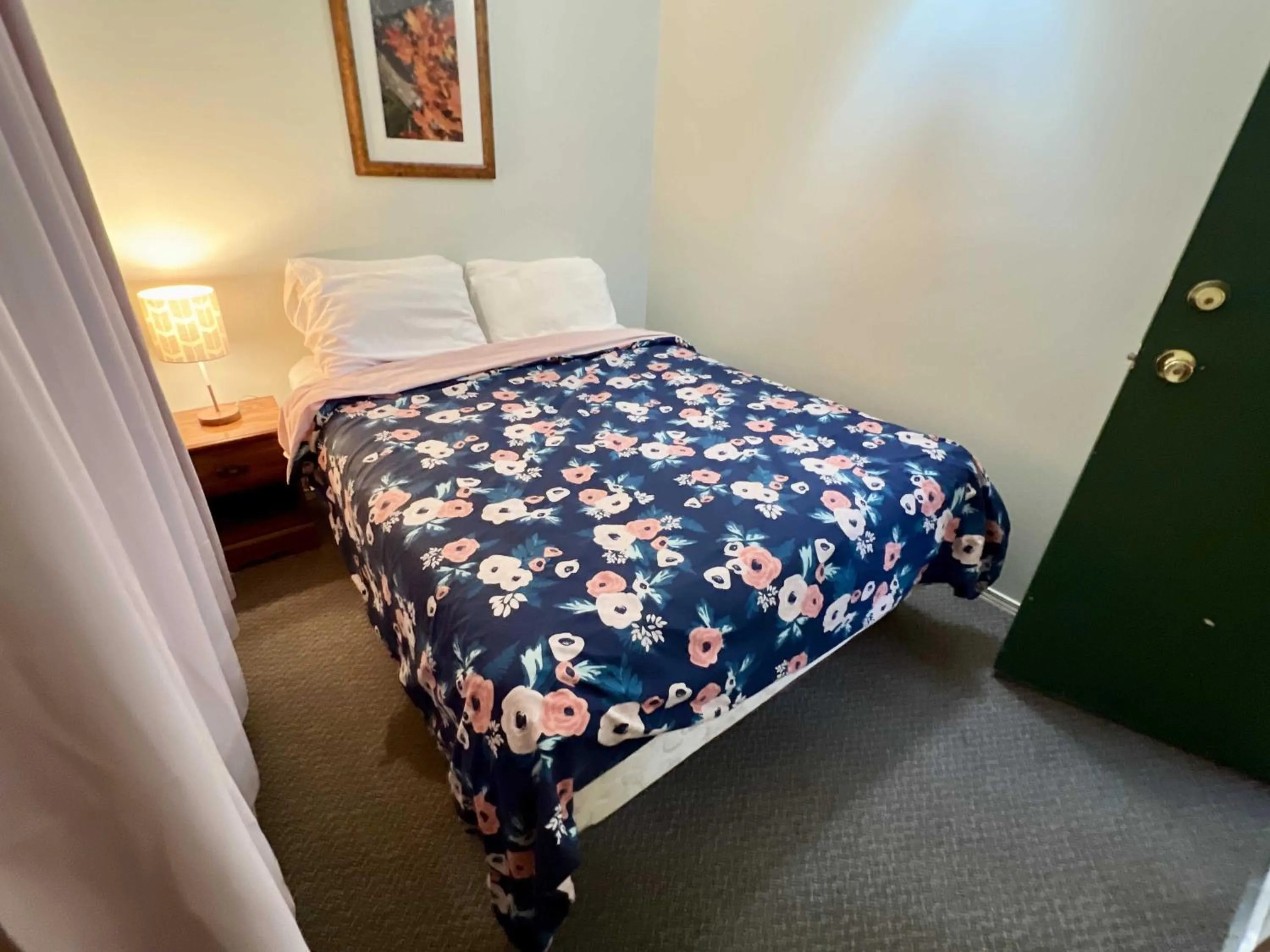Bed in High Falls Bay Cottages, Camping & Waterpark
