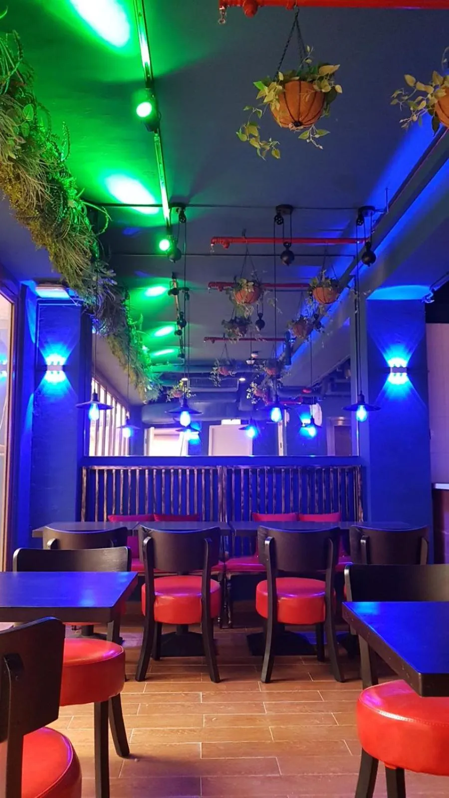 Restaurant/places to eat in IW Hotel