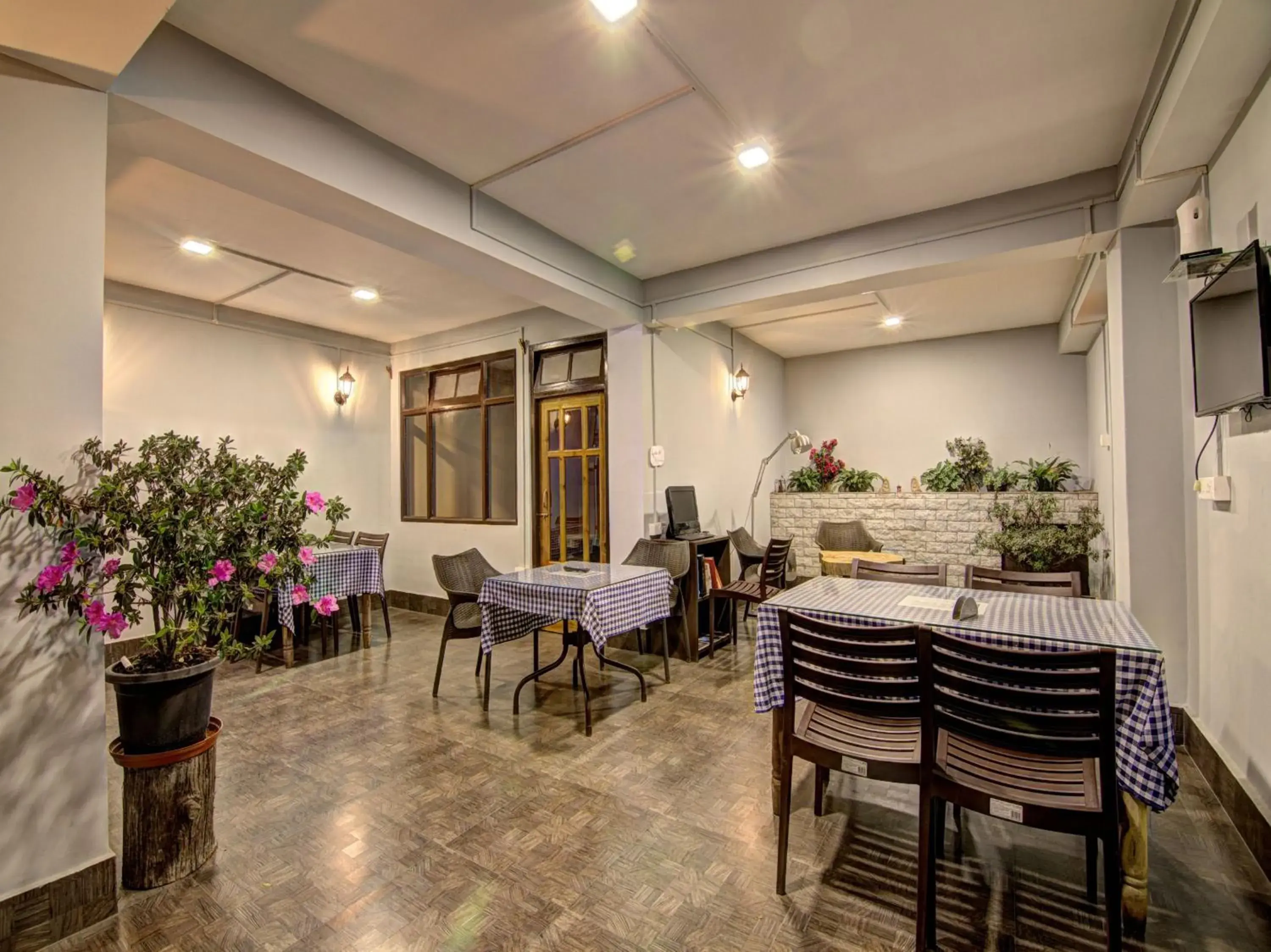 Restaurant/places to eat in The Griffon's Nest Restaurant/places to eat in The Griffon's Nest