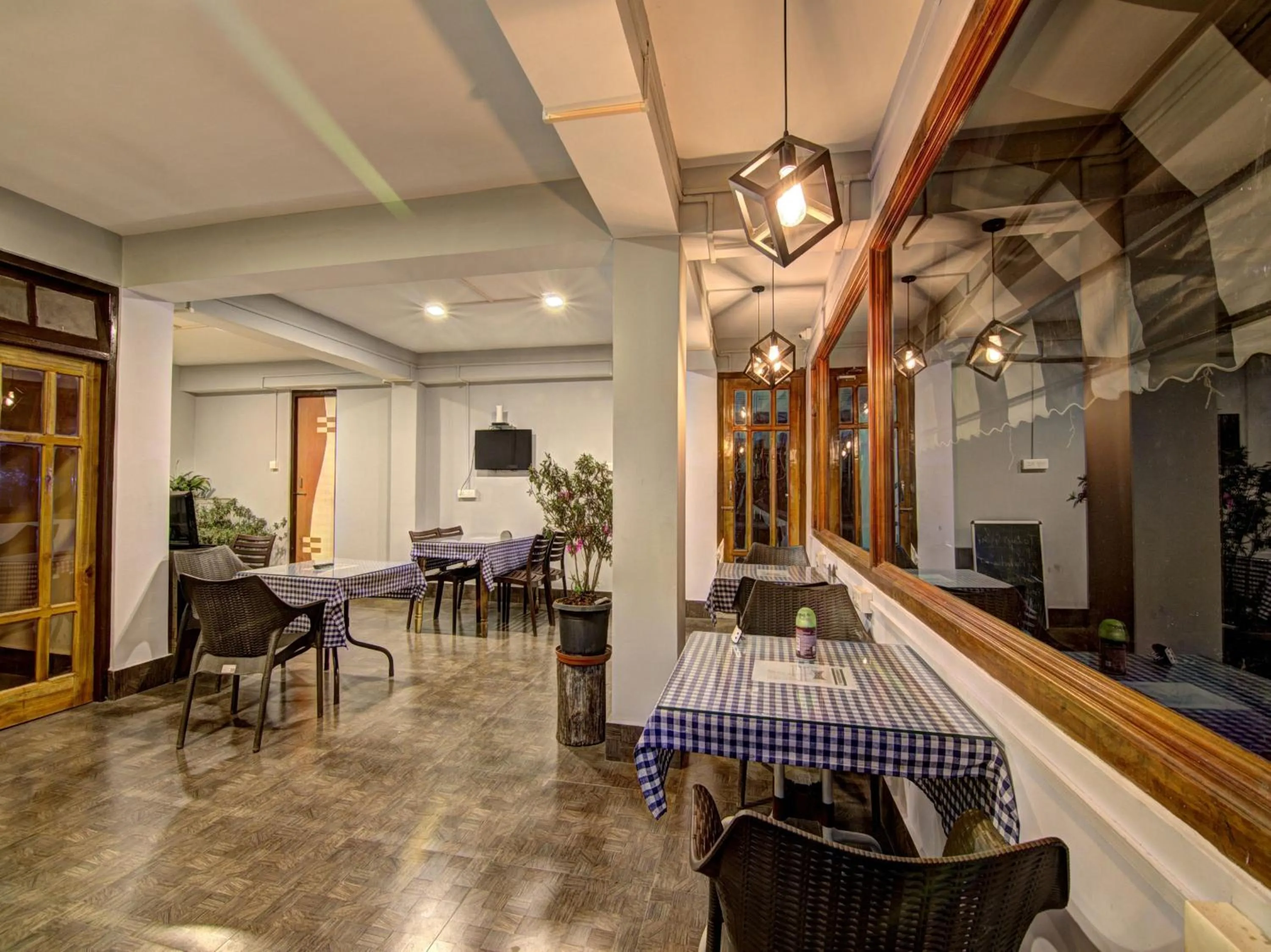 Restaurant/places to eat in The Griffon's Nest