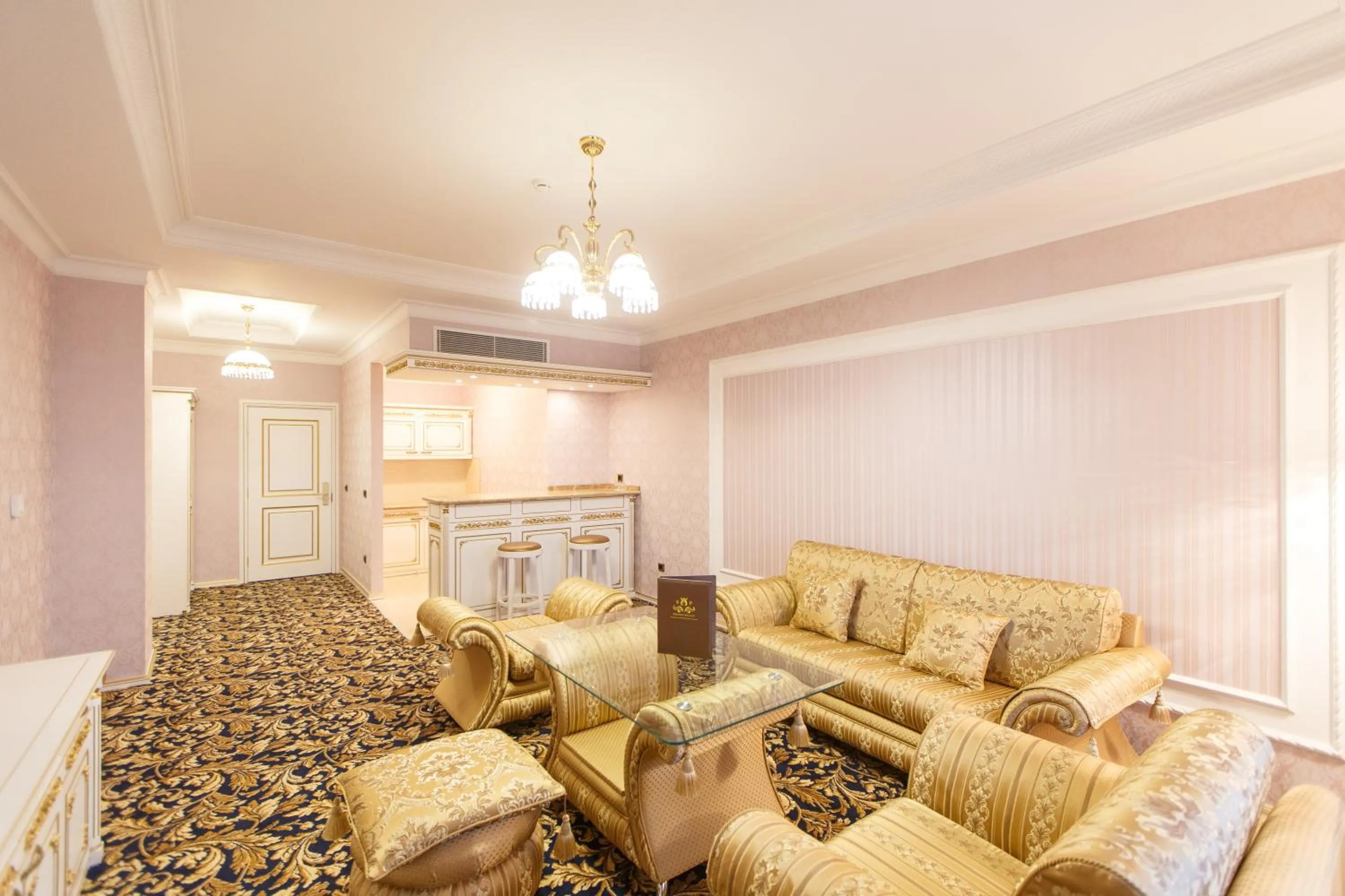 Kitchen or kitchenette in Sultan Palace Hotel