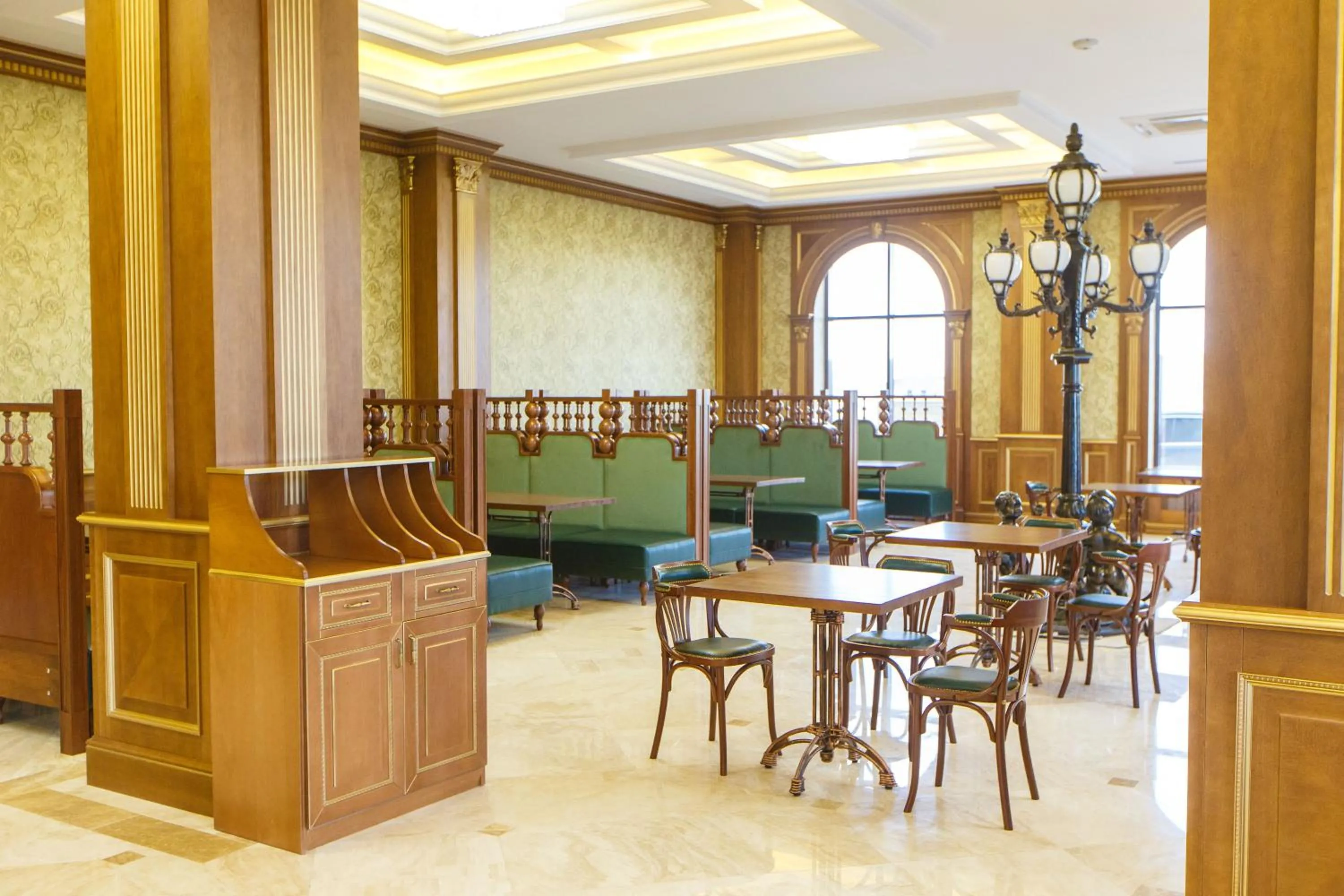 Restaurant/places to eat in Sultan Palace Hotel