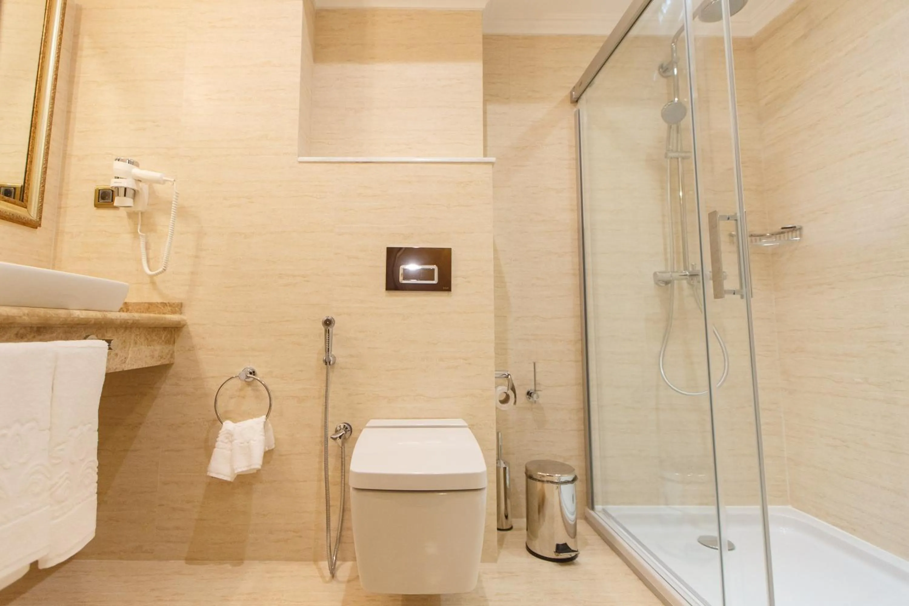 Bathroom in Sultan Palace Hotel