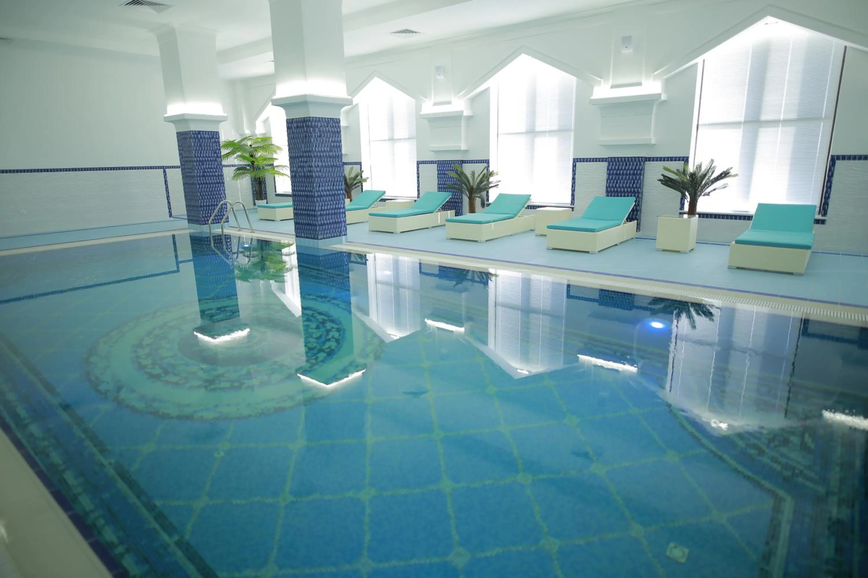 Swimming pool in Sultan Palace Hotel