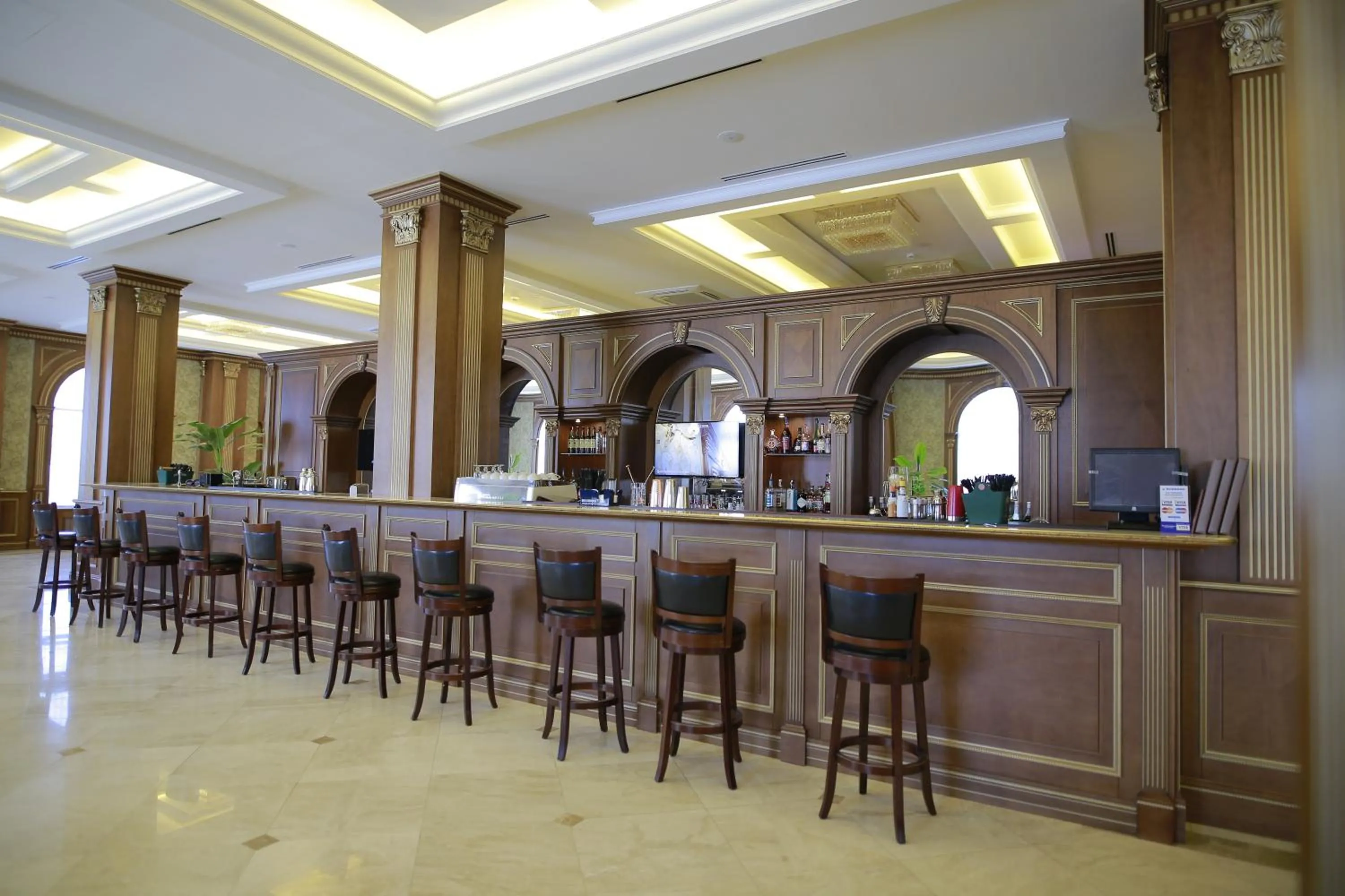 Restaurant/places to eat in Sultan Palace Hotel