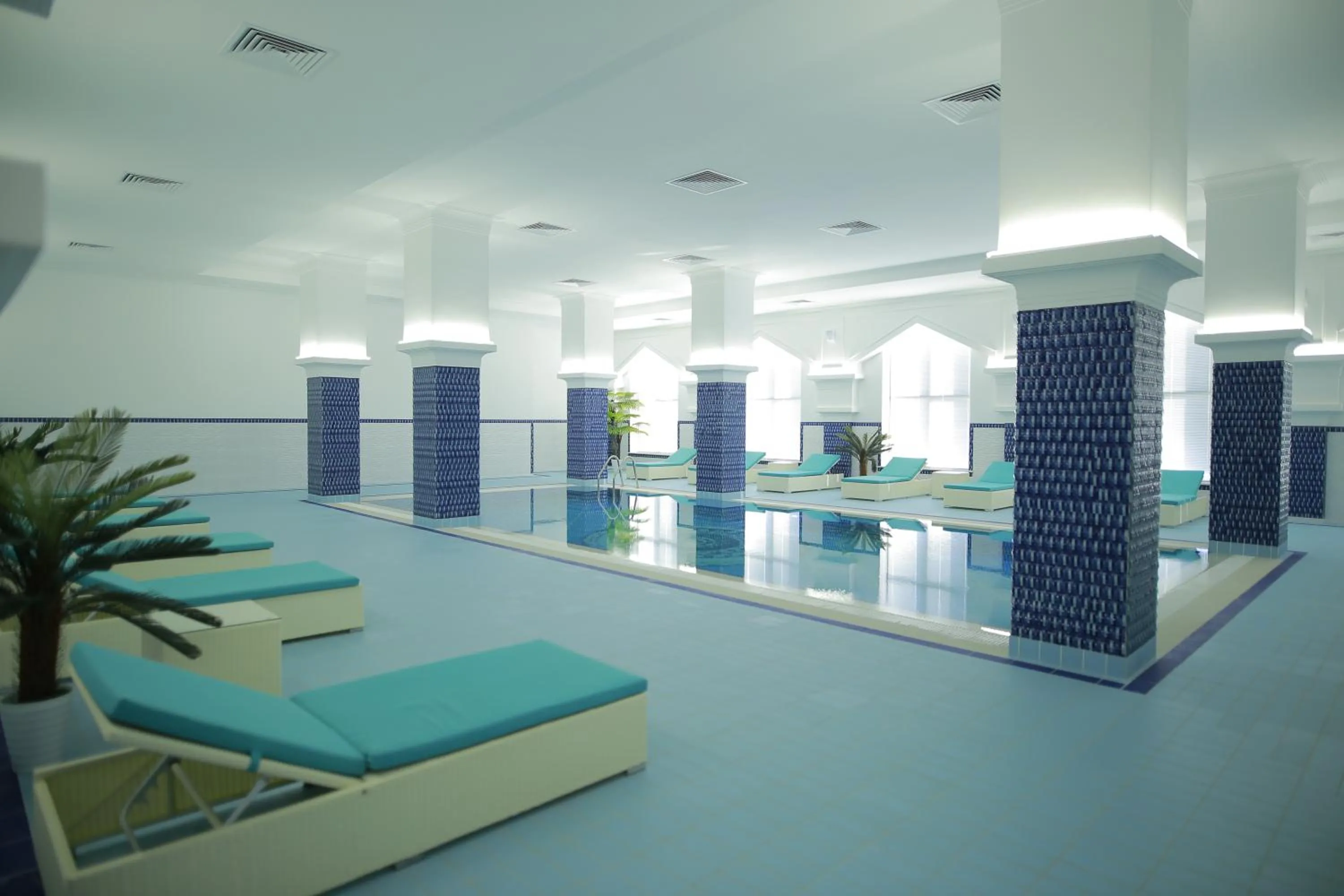 Swimming pool in Sultan Palace Hotel