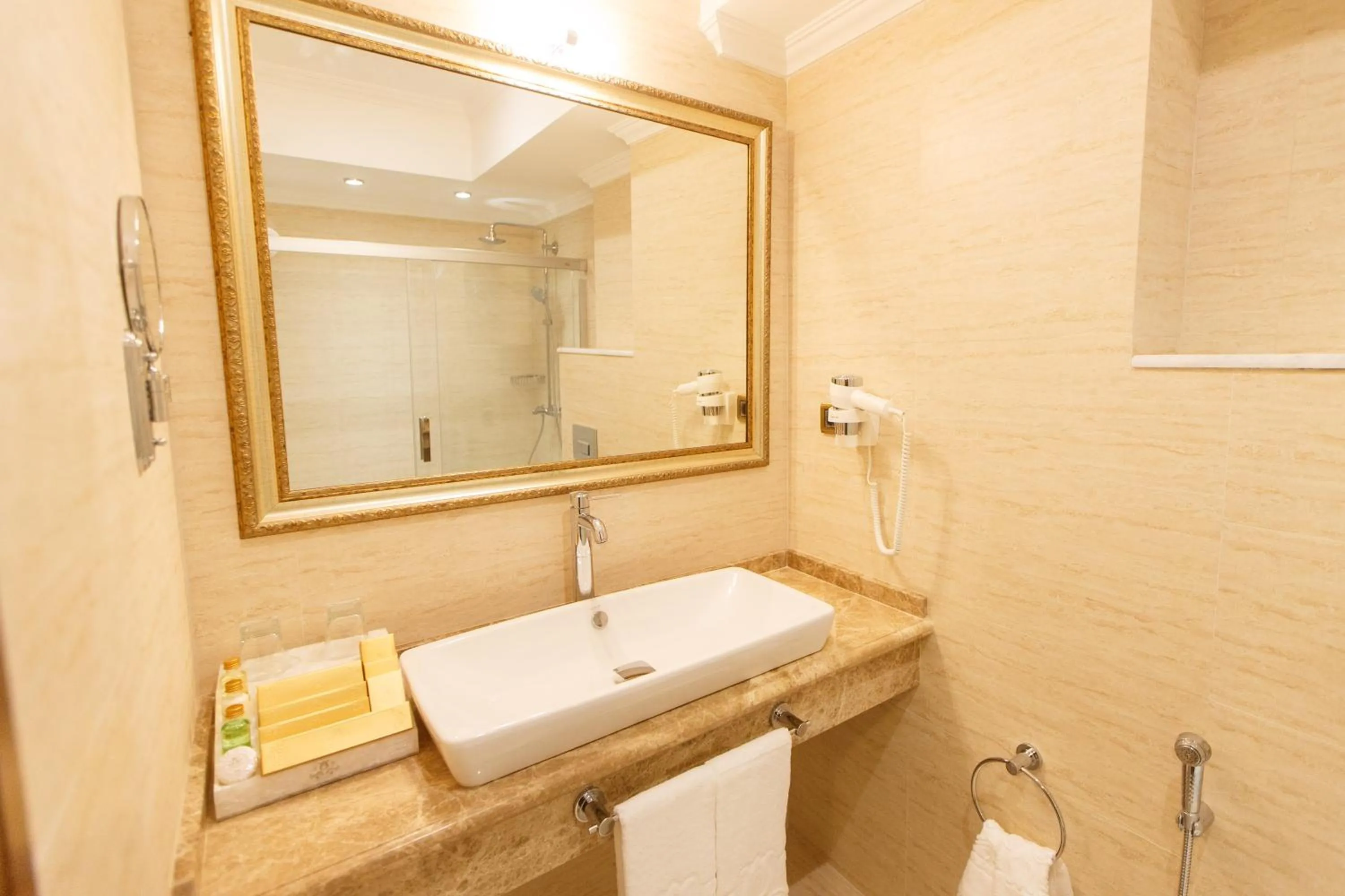 Bathroom in Sultan Palace Hotel