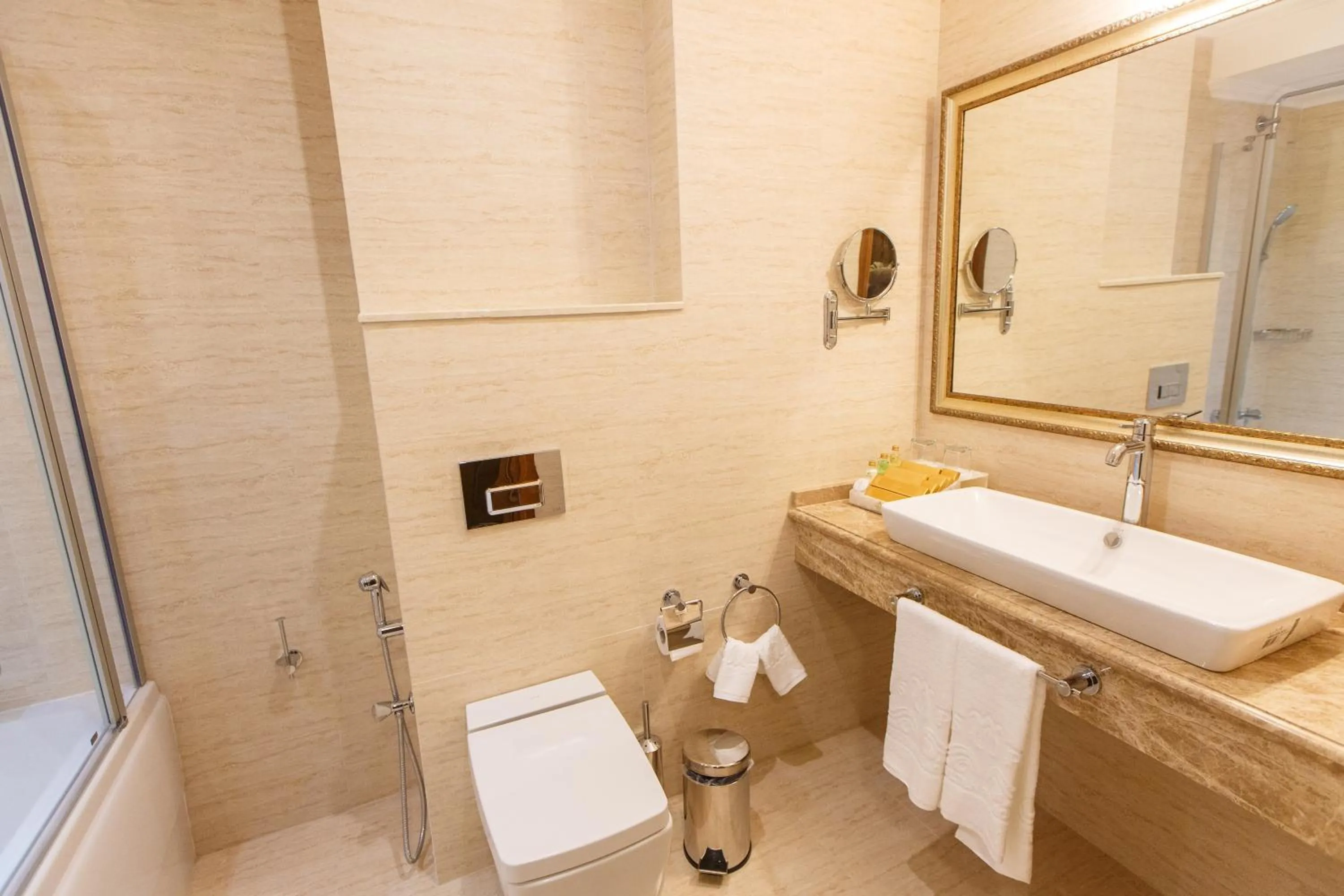 Bathroom in Sultan Palace Hotel