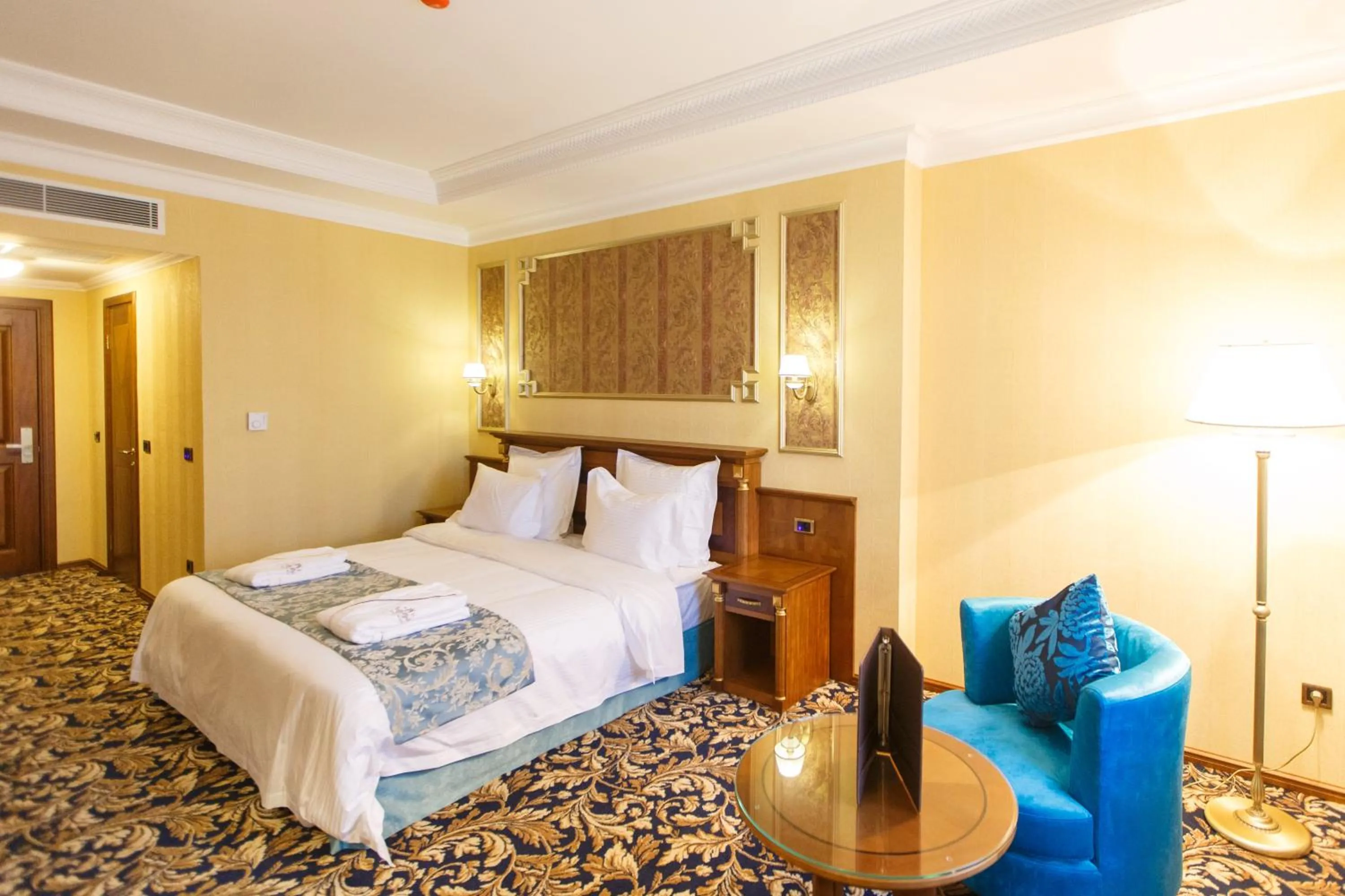 Bedroom, Bed in Sultan Palace Hotel