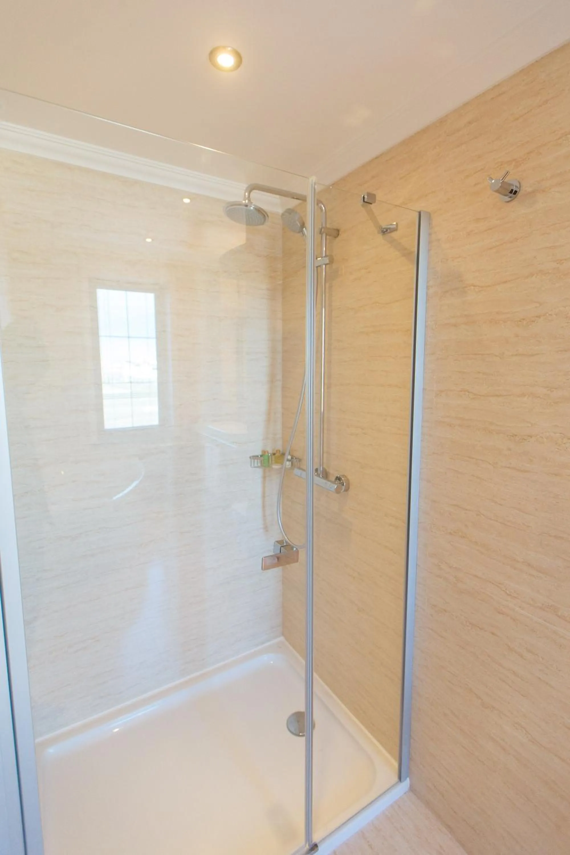 Shower in Sultan Palace Hotel