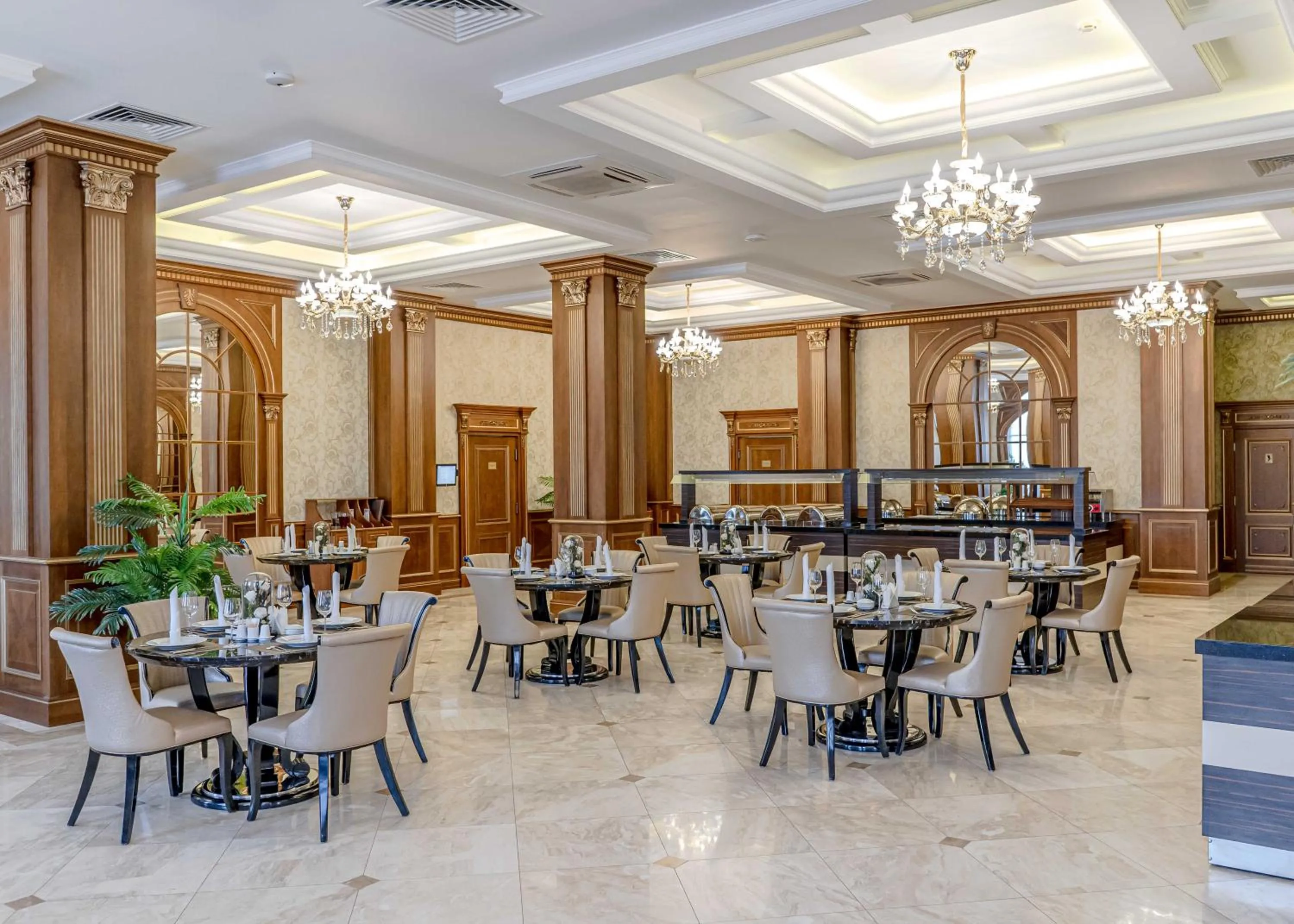 Restaurant/places to eat in Sultan Palace Hotel
