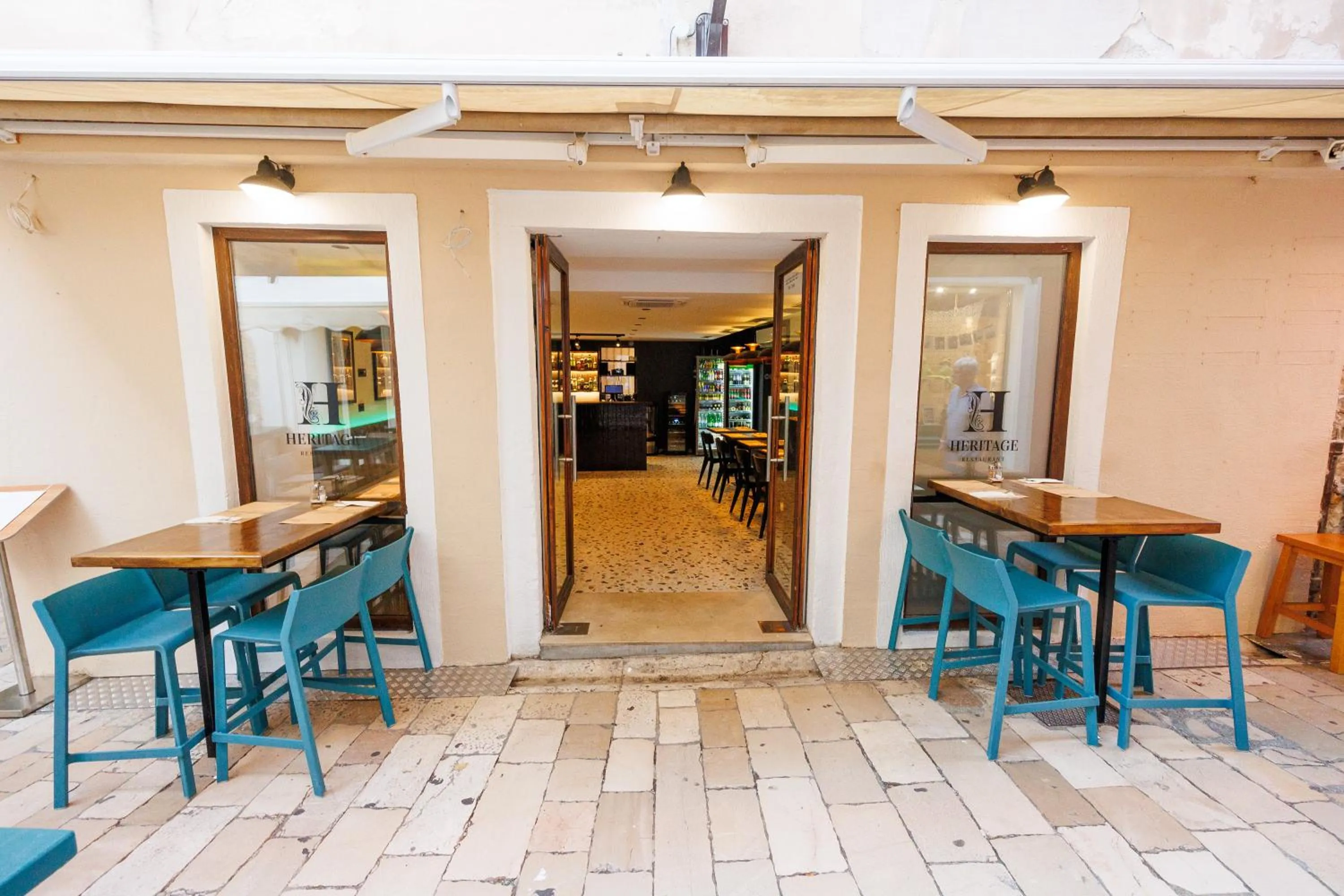 Restaurant/places to eat in Prestige design rooms