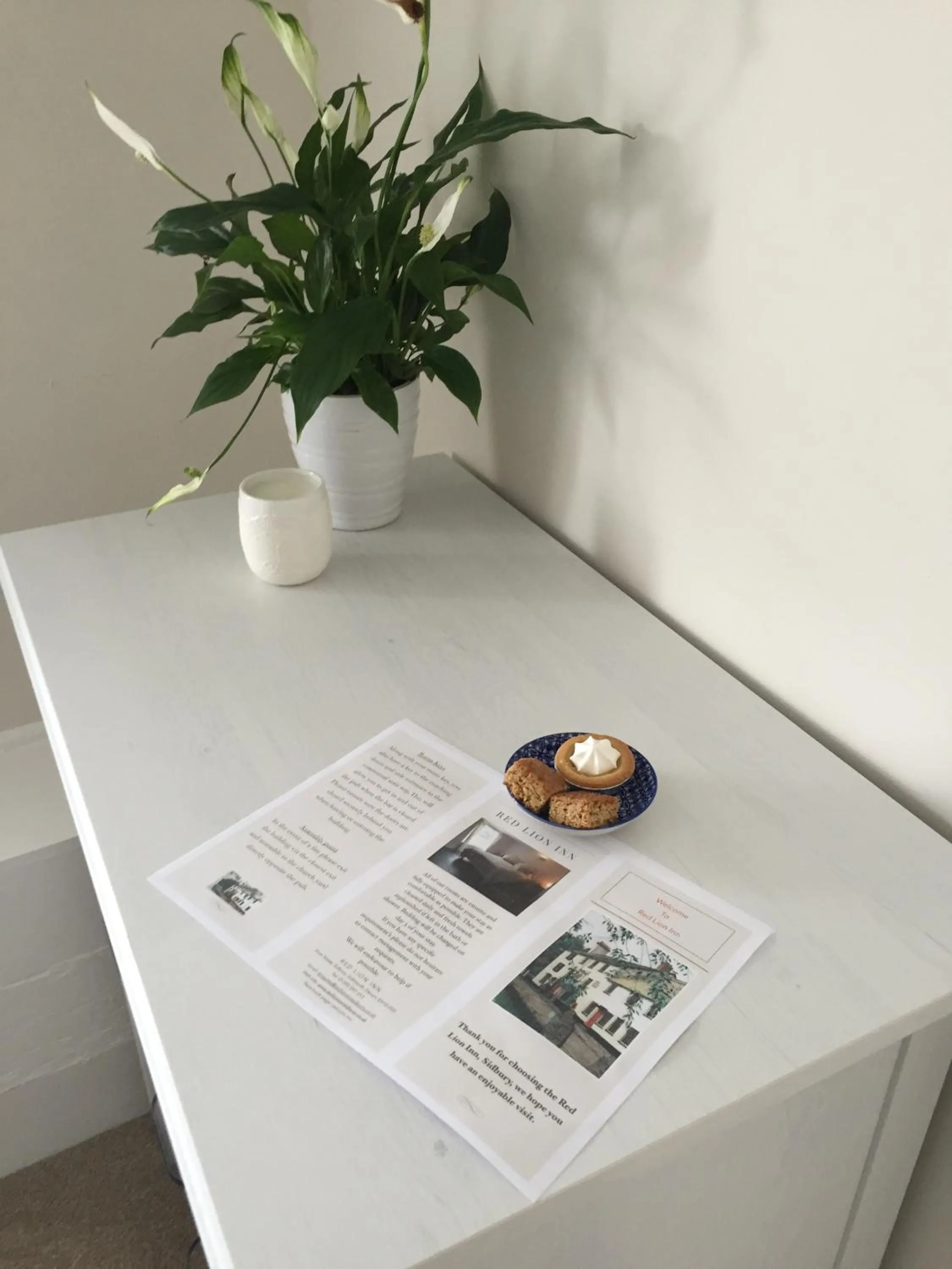 Bedroom in Red Lion Inn