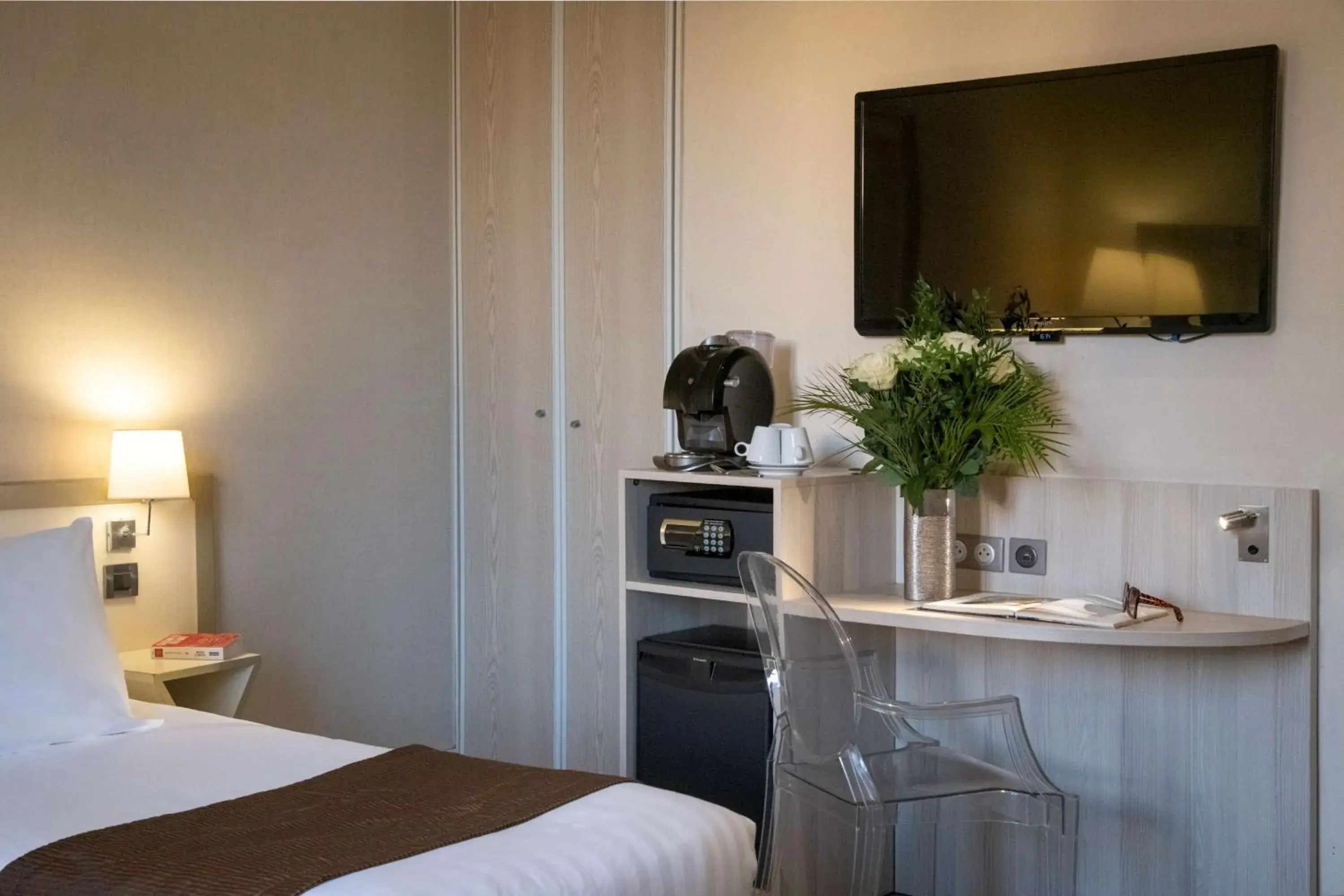 Superior Room with Two Single Beds and Sofa Bed - Non-Smoking in Best Western Alba Superior Room with Two Single Beds and Sofa Bed - Non-Smoking in Best Western Alba