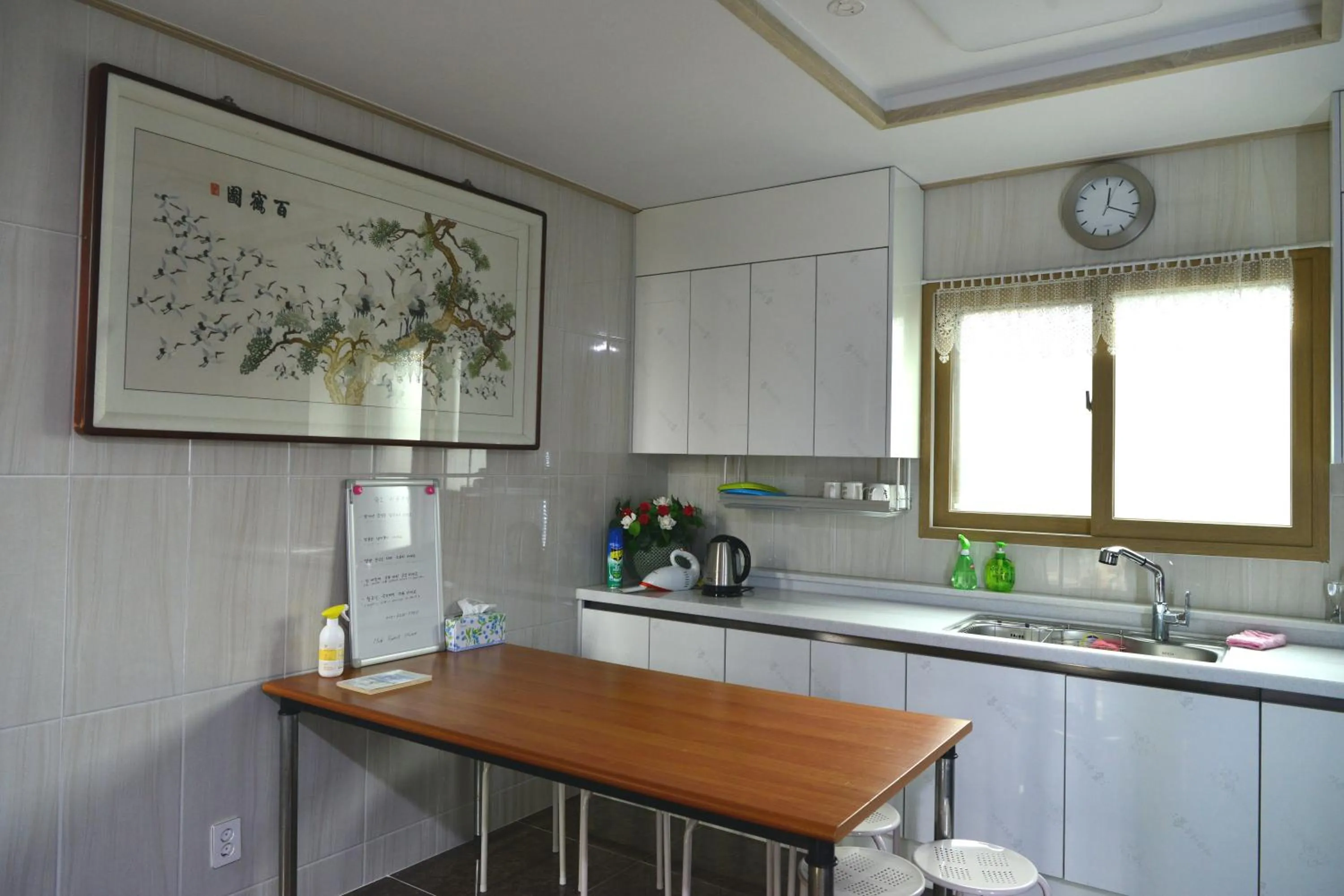 Kitchen or kitchenette in Hub Guest House