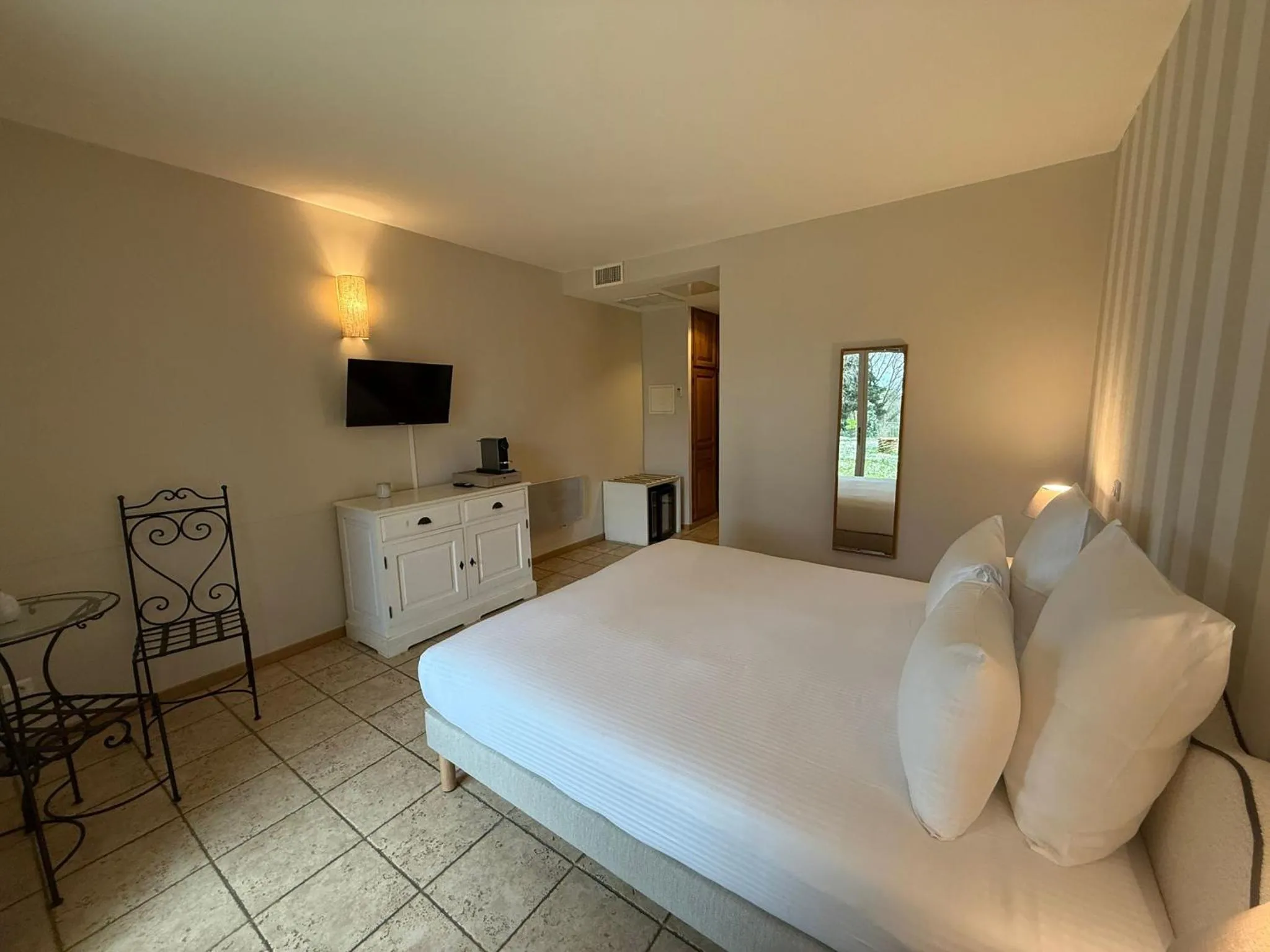 Photo of the whole room, Bed in CÉRÈS - Boutique-Hôtel & Spa